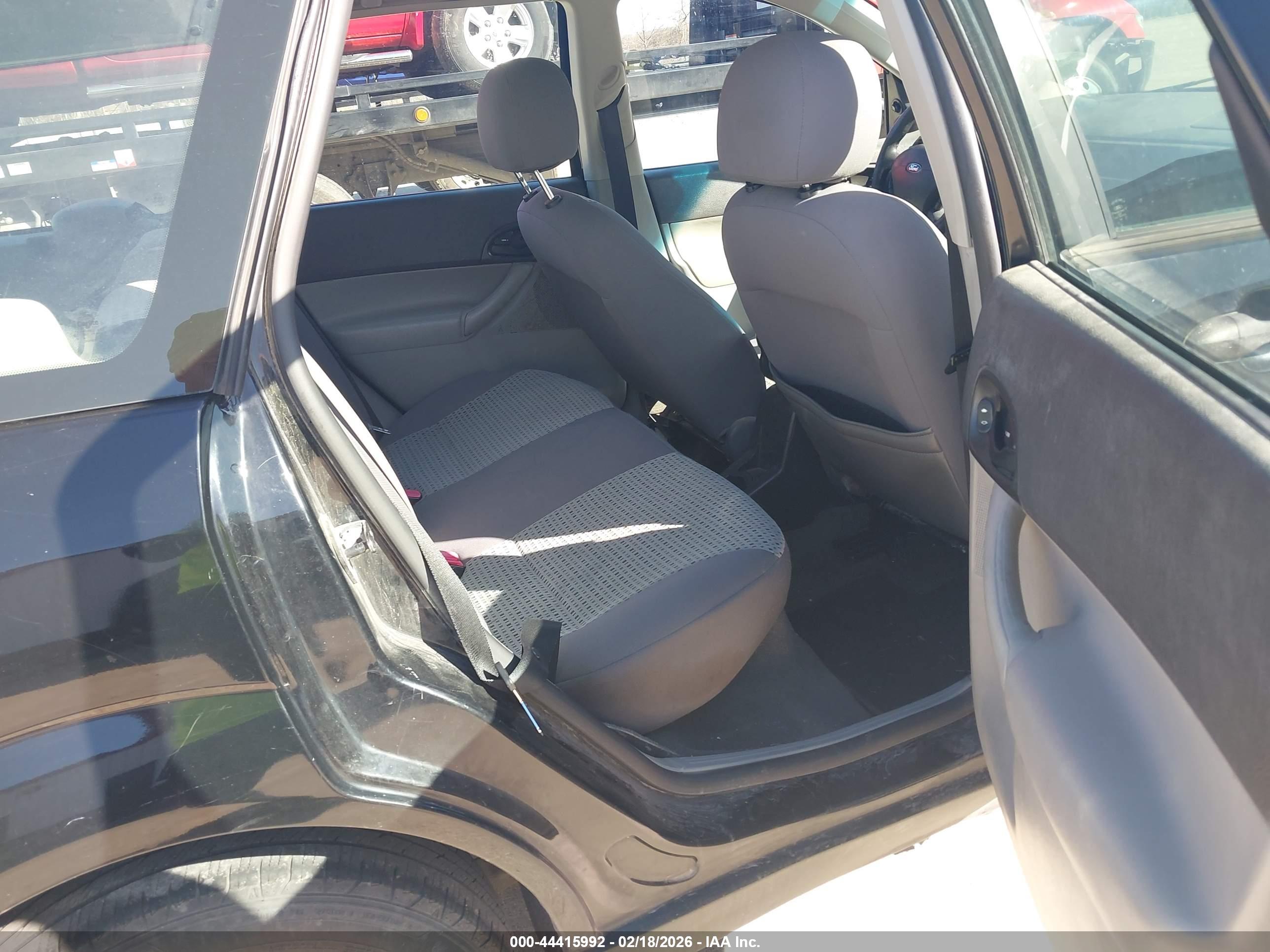 FORD FOCUS image 8