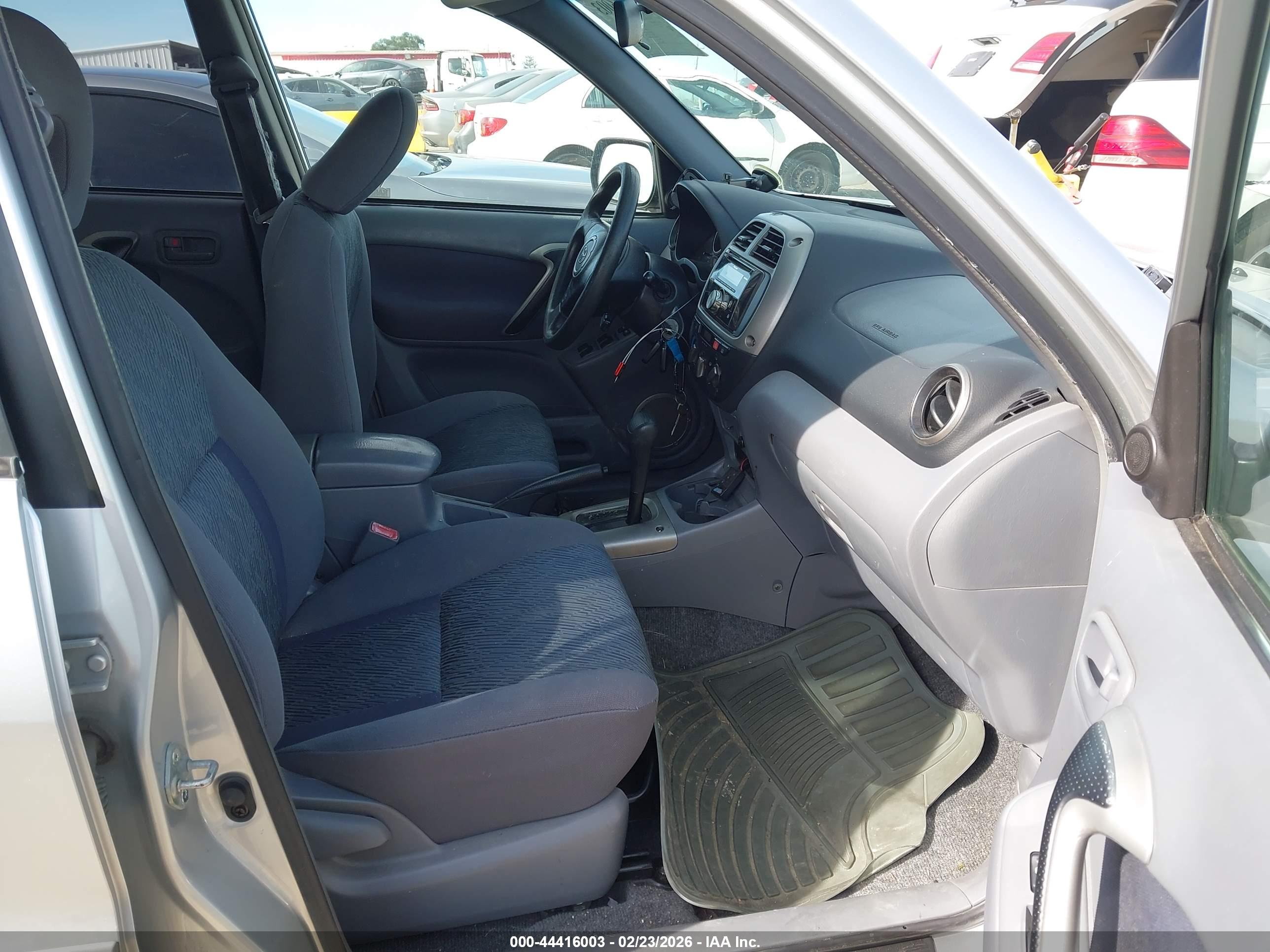 TOYOTA RAV4 image 5