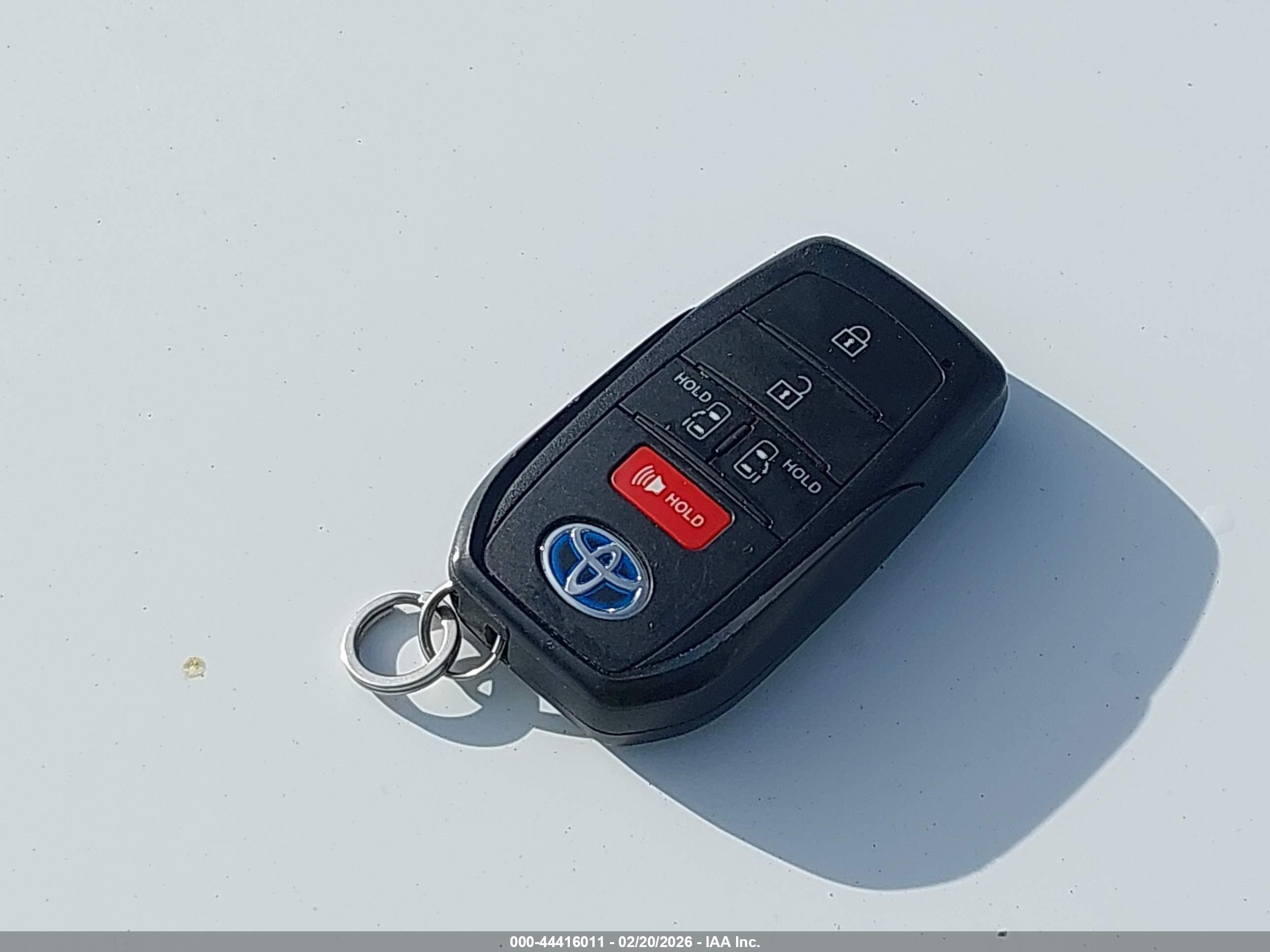 TOYOTA SIENNA image 11
