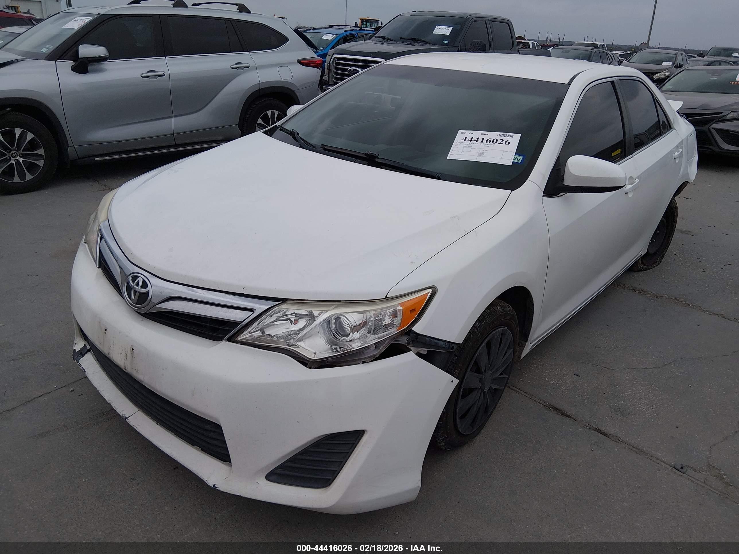 TOYOTA CAMRY image 2