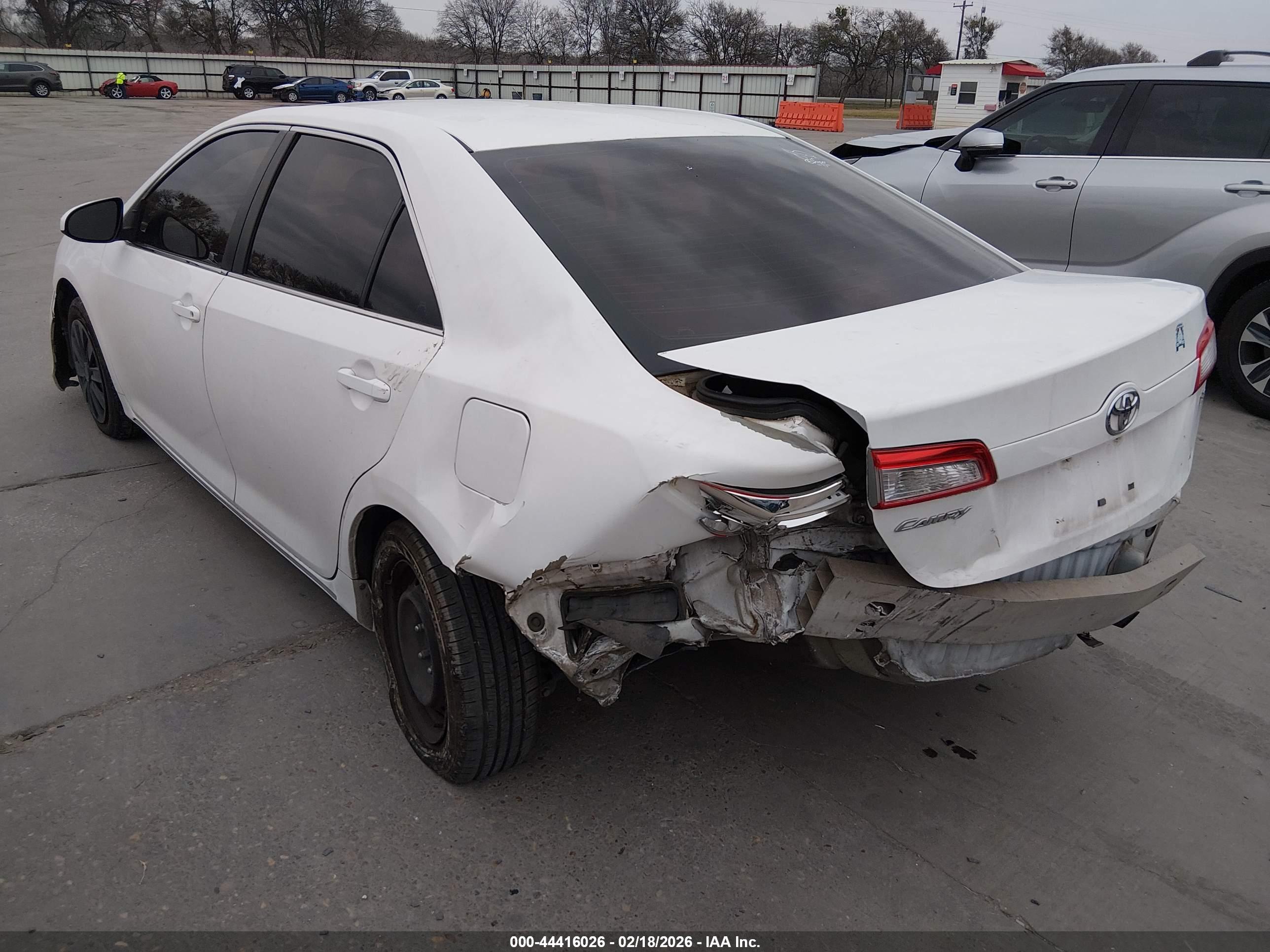 TOYOTA CAMRY image 3
