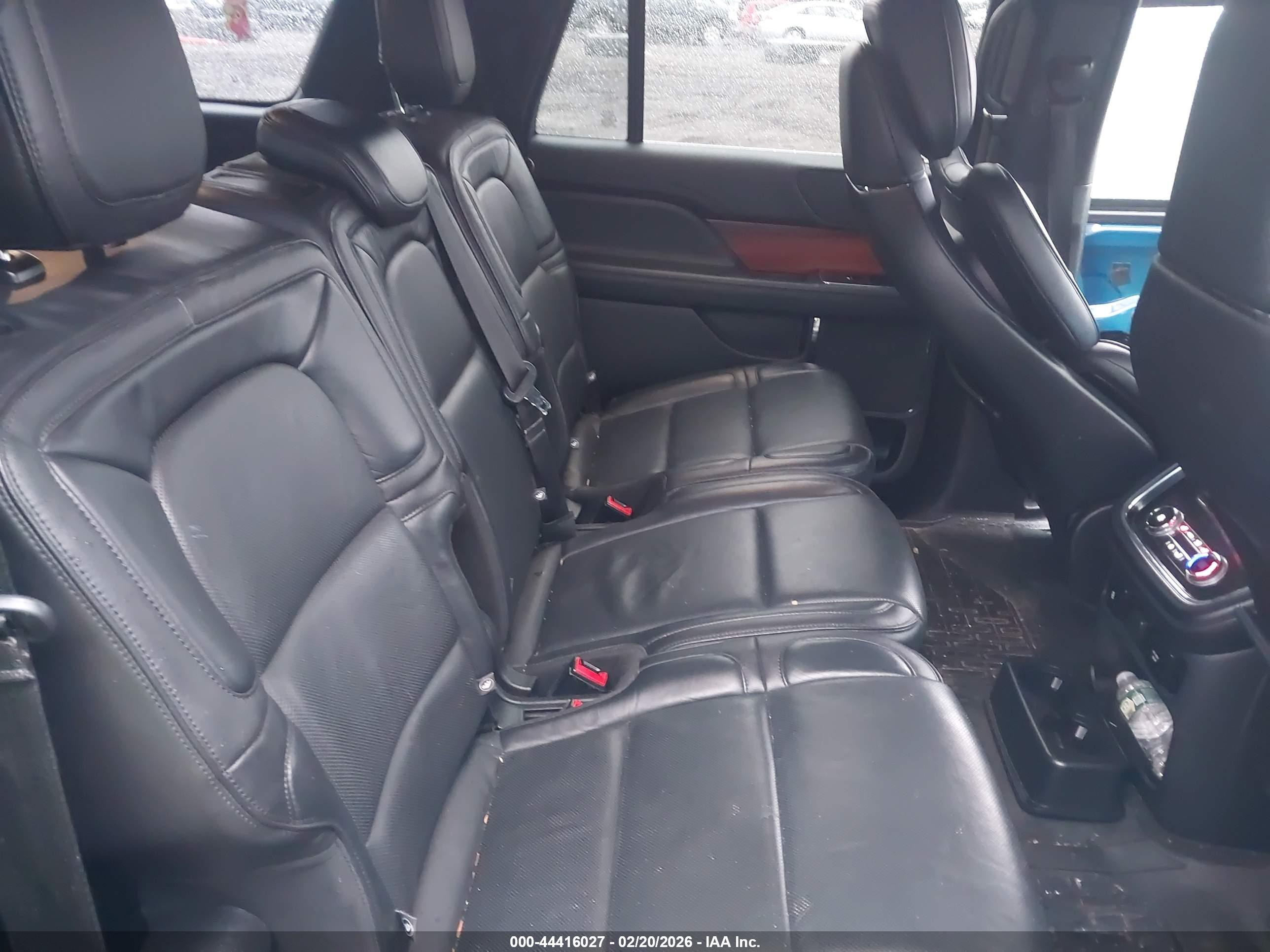 LINCOLN NAVIGATOR image 8