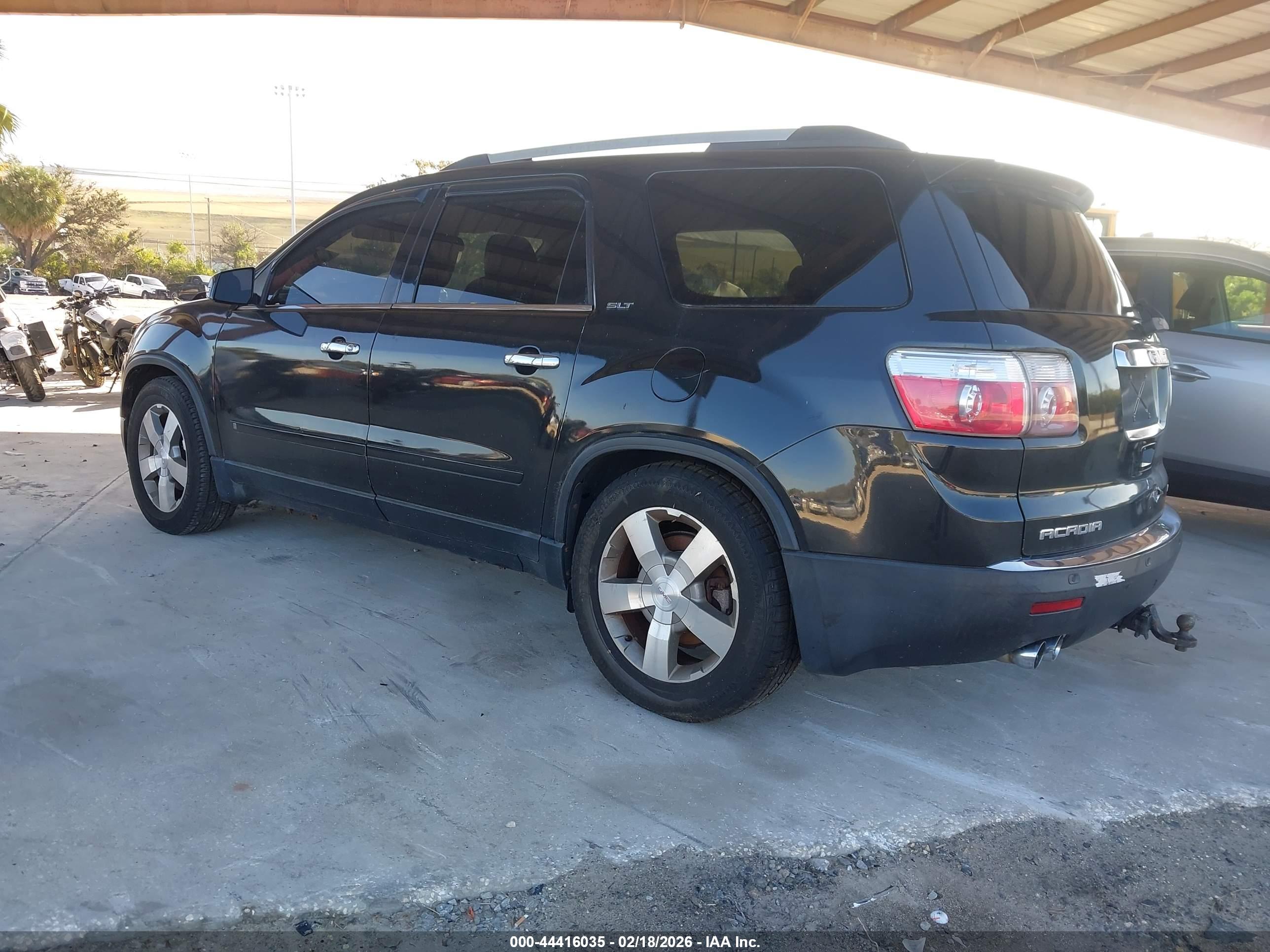 GMC ACADIA image 3