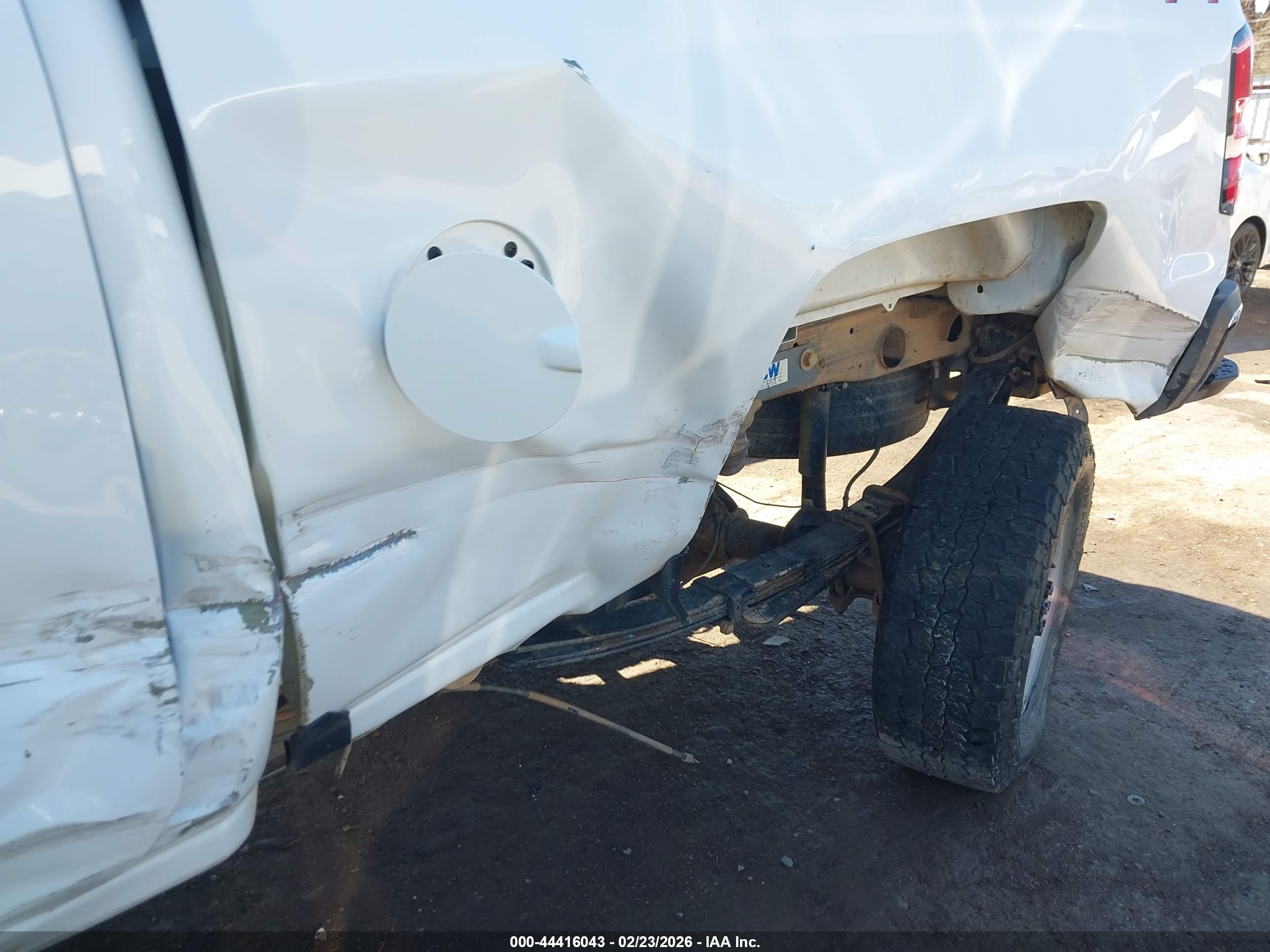 CHEVROLET SILVERADO image 6