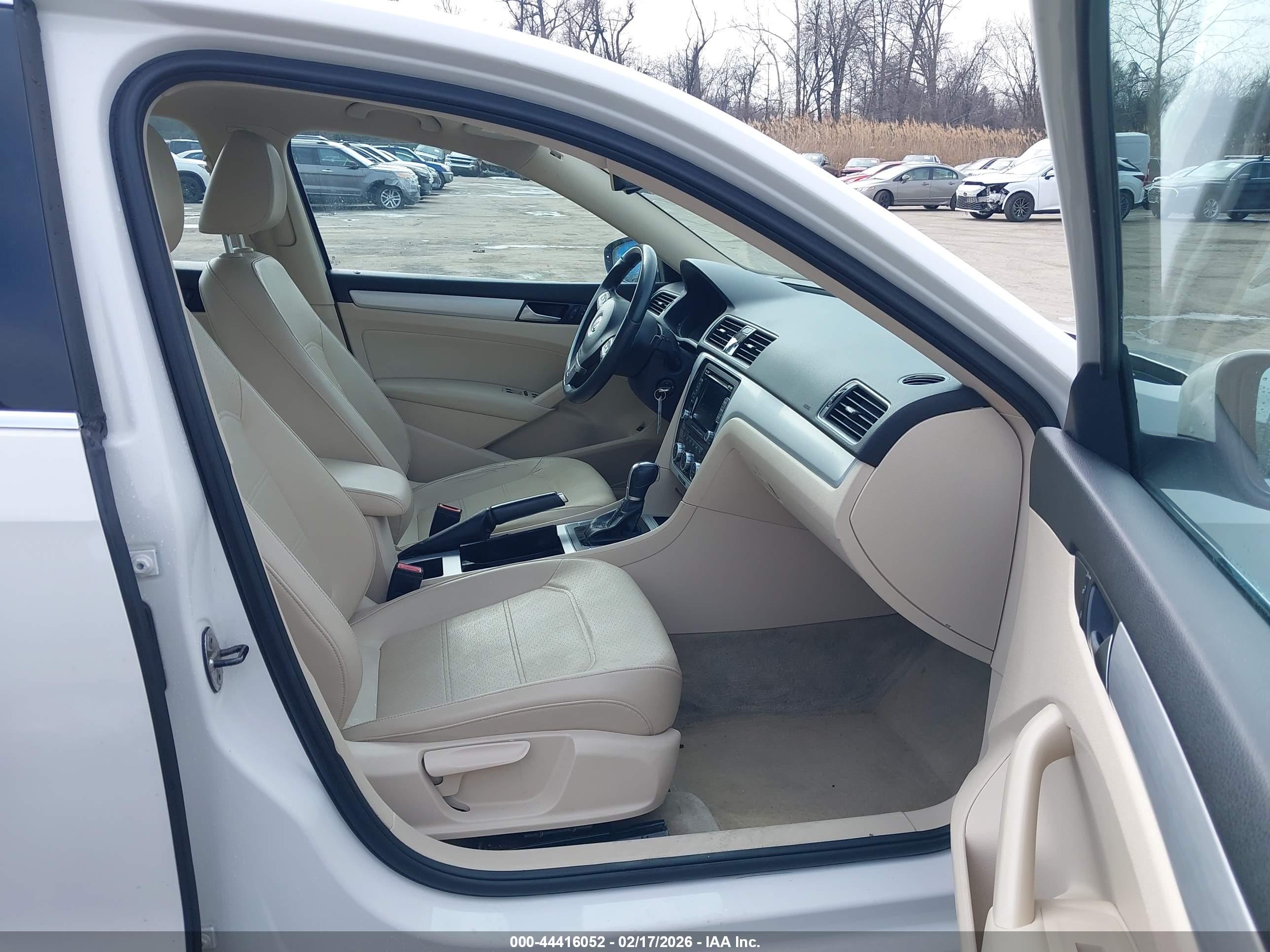 VOLKSWAGEN PASSAT image 5