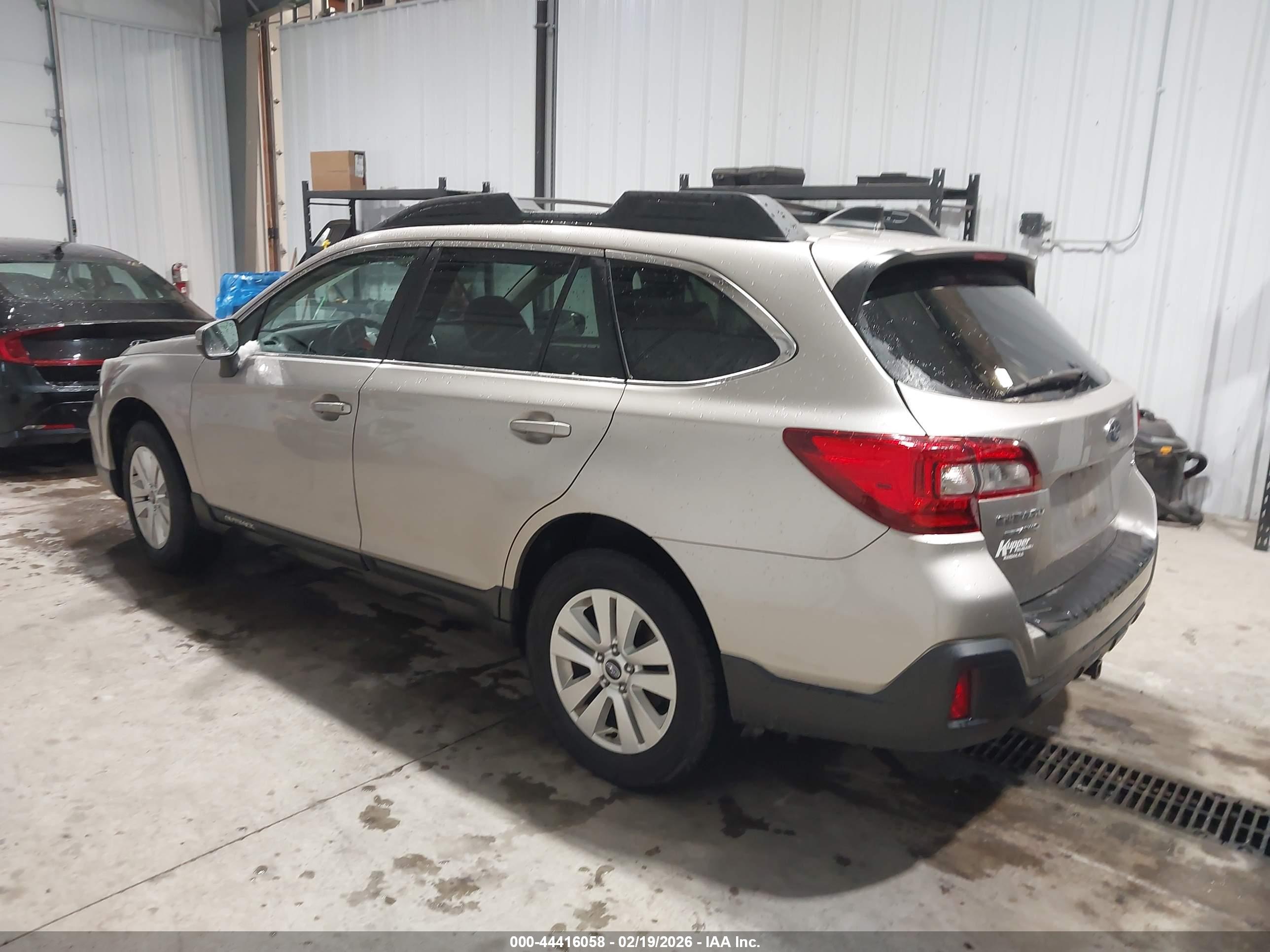 SUBARU OUTBACK image 3