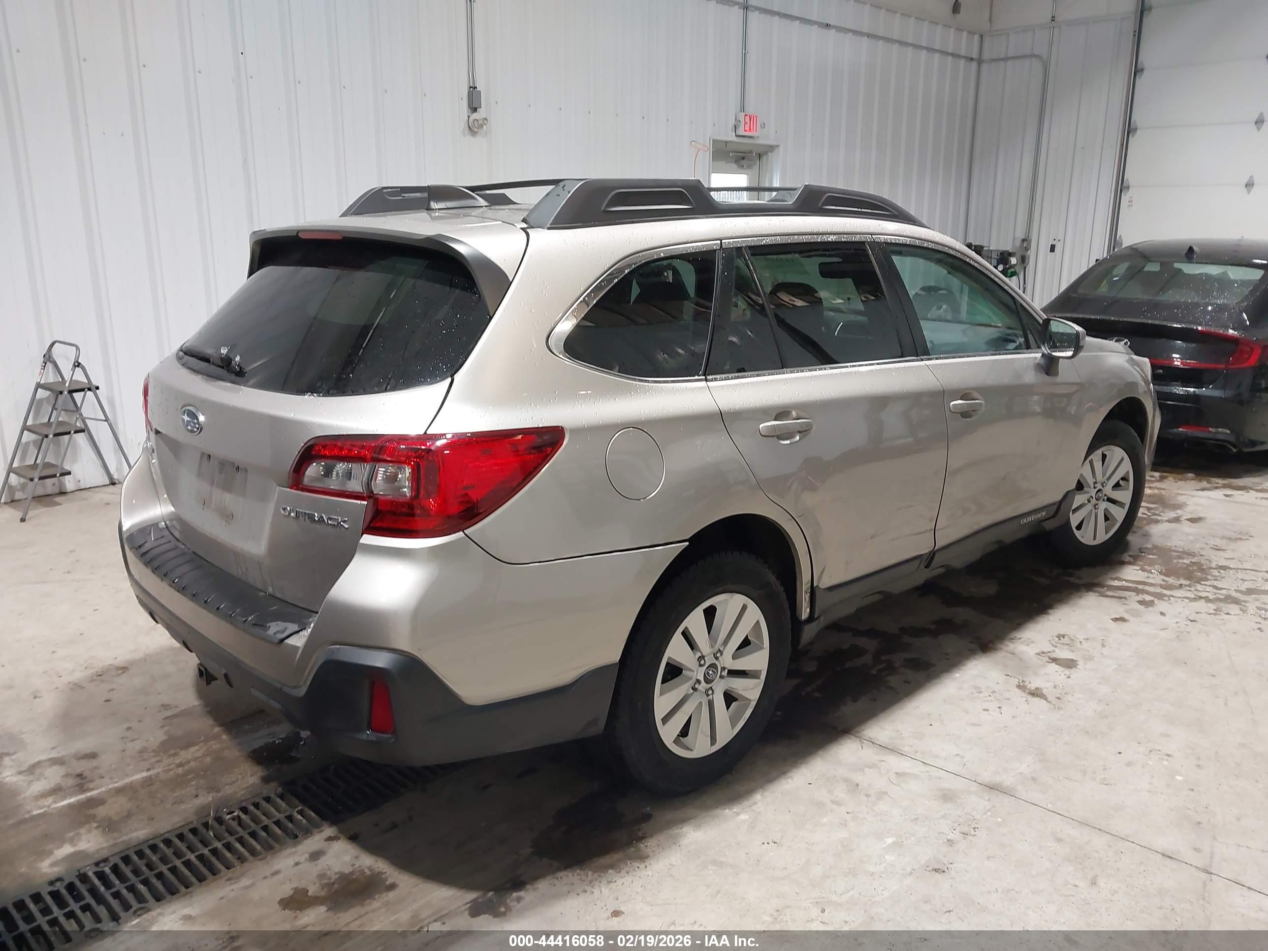 SUBARU OUTBACK image 4