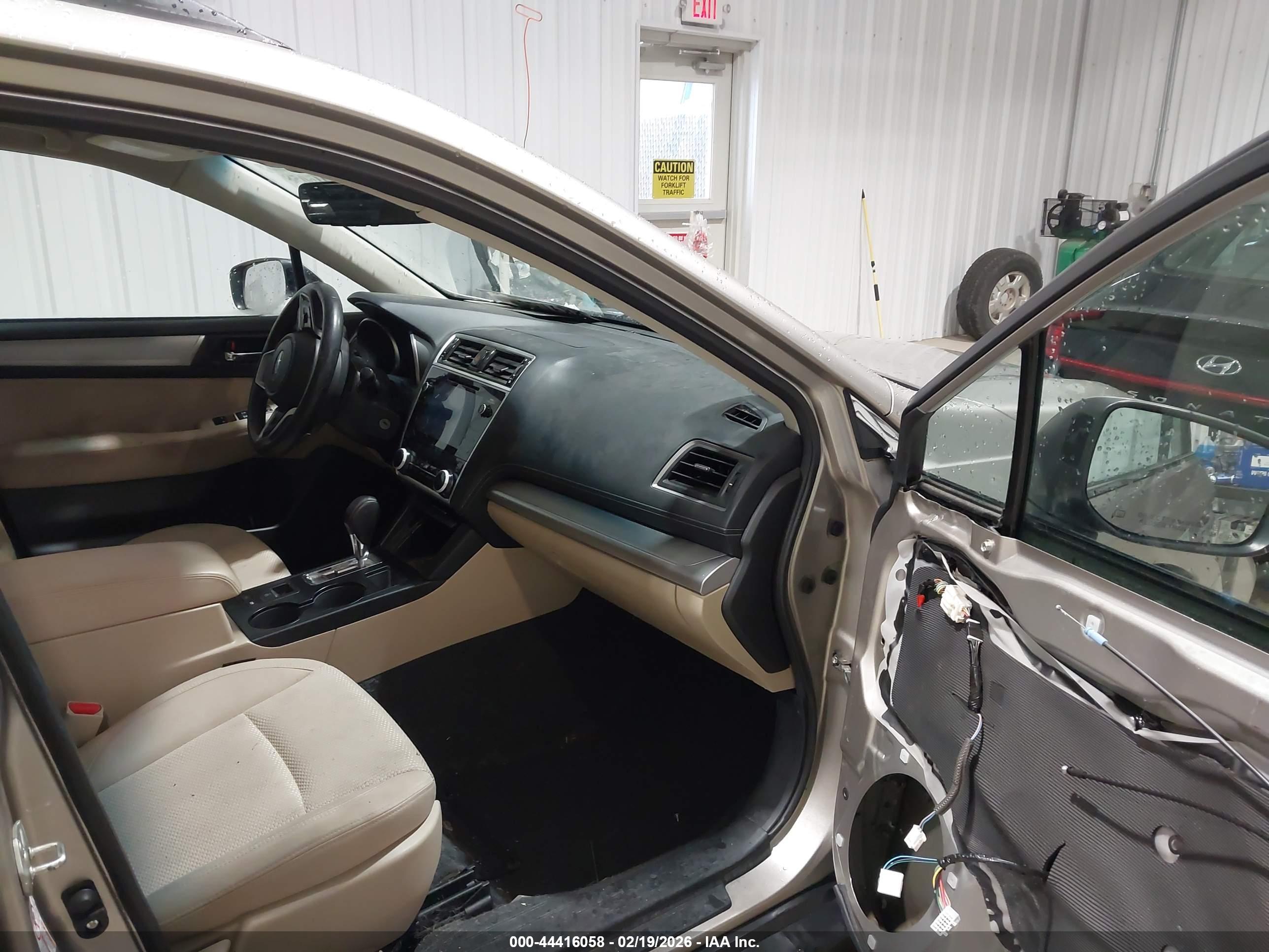 SUBARU OUTBACK image 5
