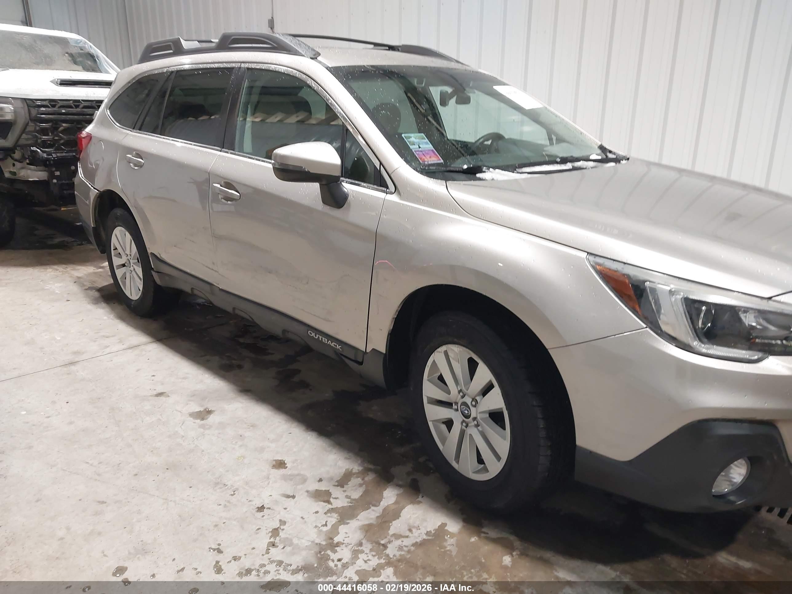 SUBARU OUTBACK image 6
