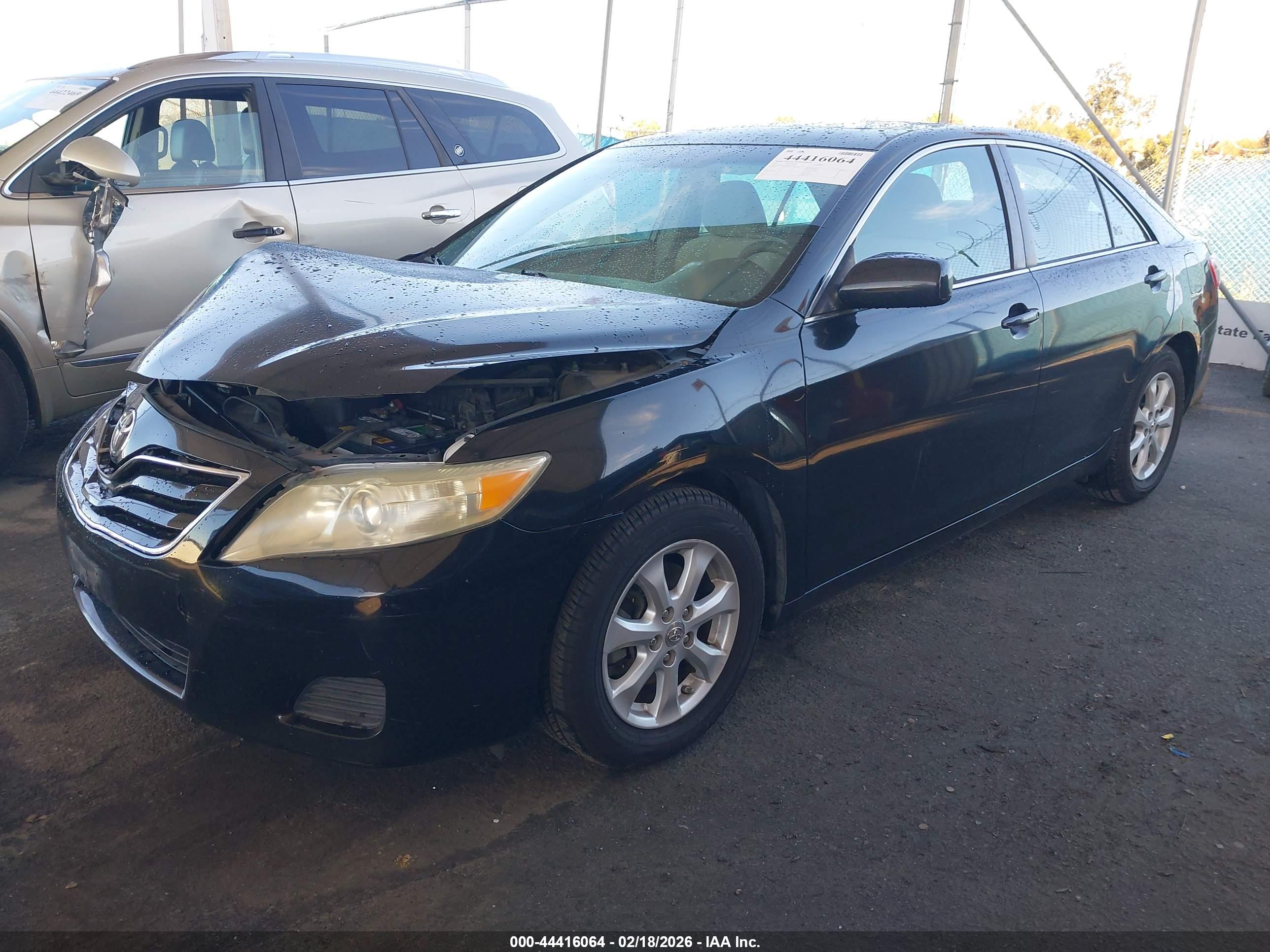 TOYOTA CAMRY image 2