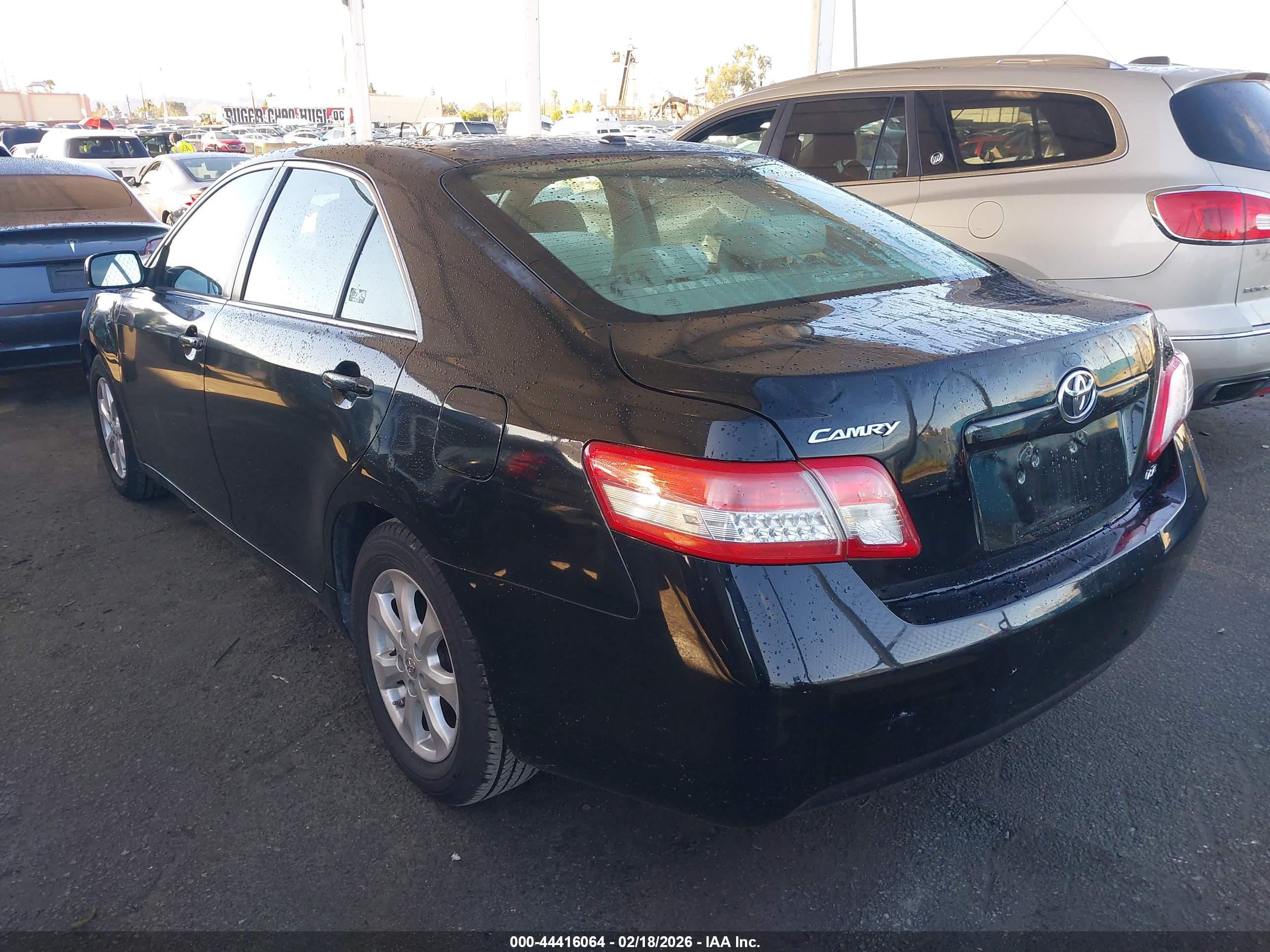 TOYOTA CAMRY image 3