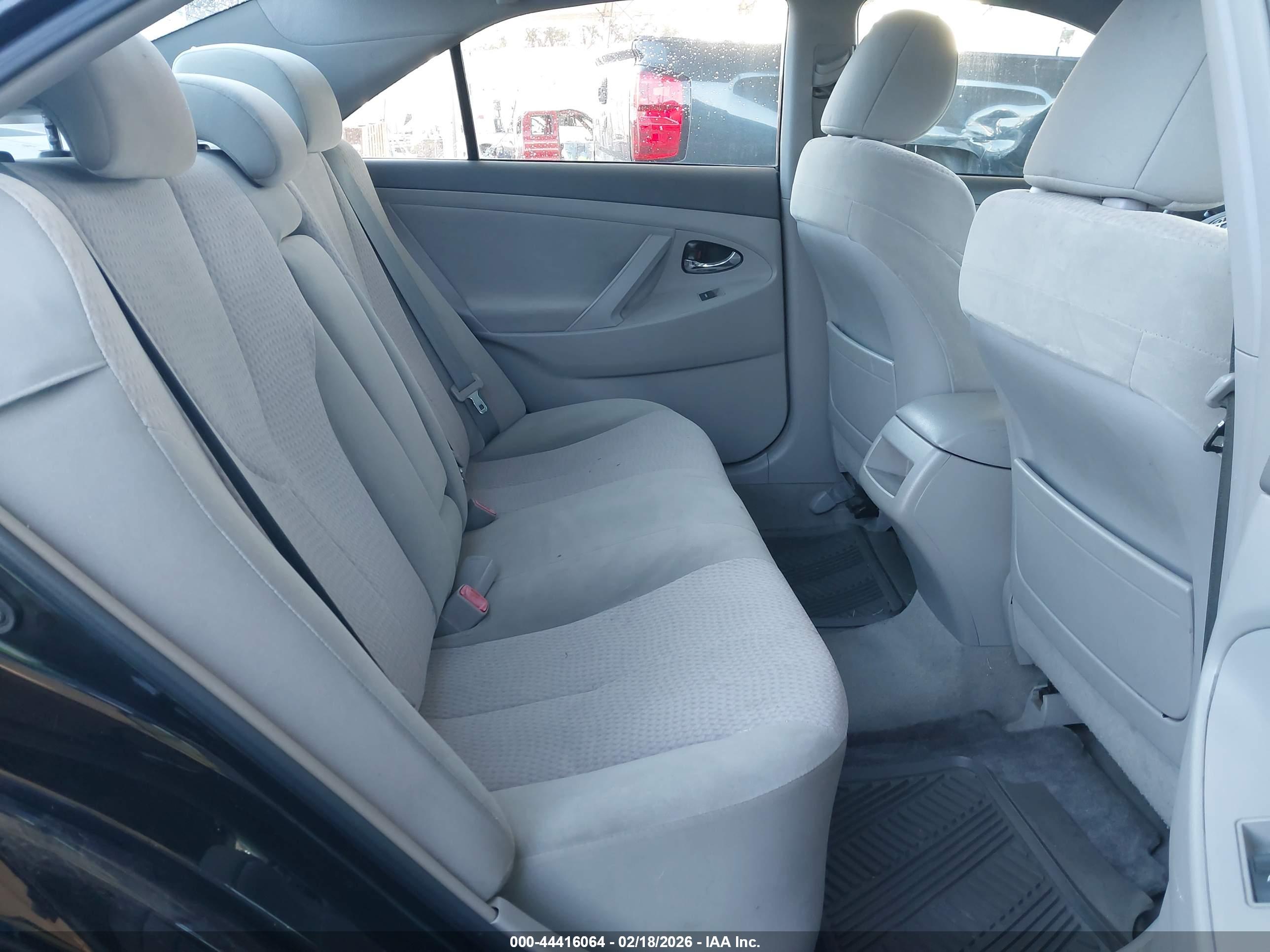 TOYOTA CAMRY image 8