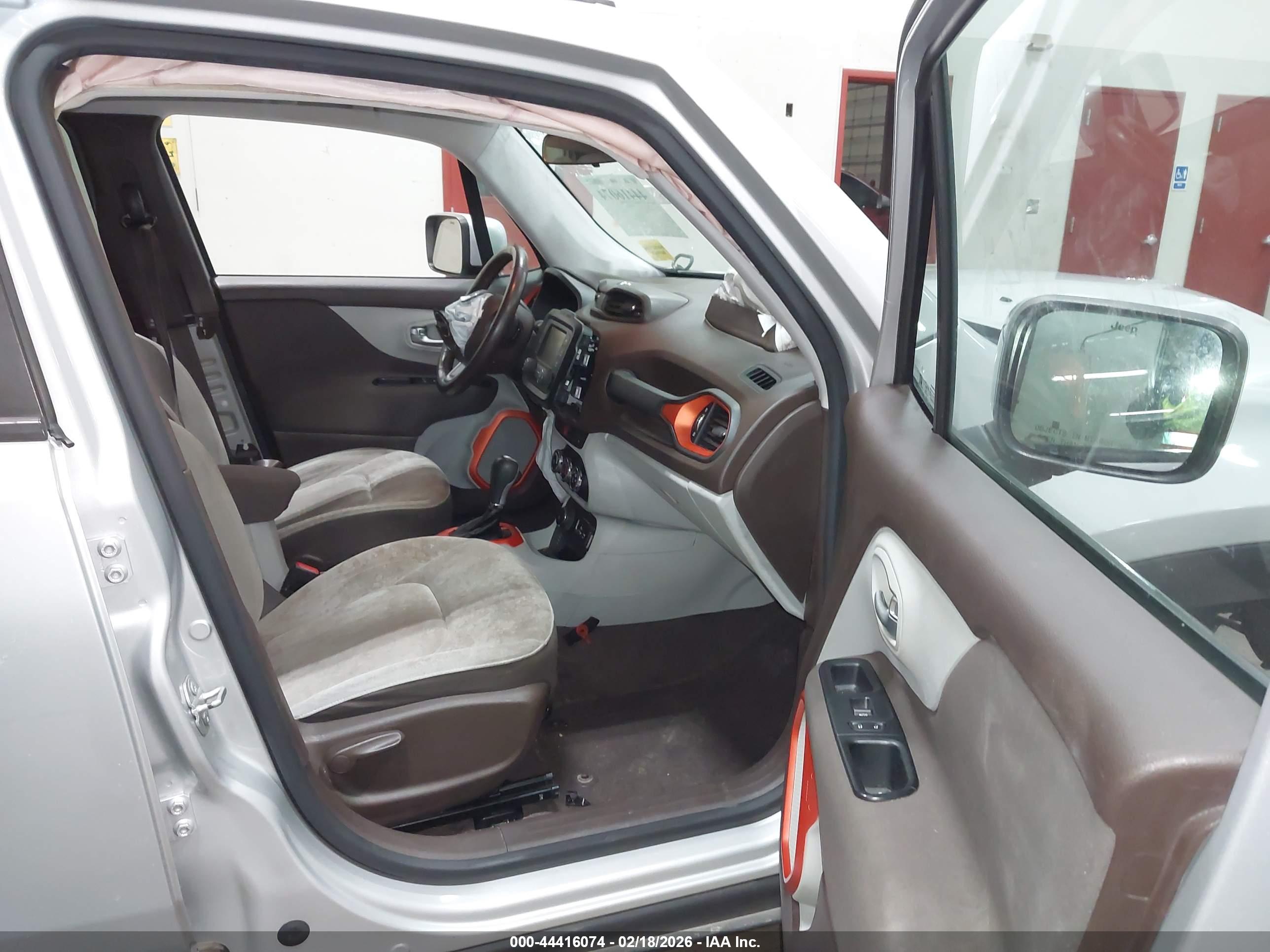 JEEP RENEGADE image 5