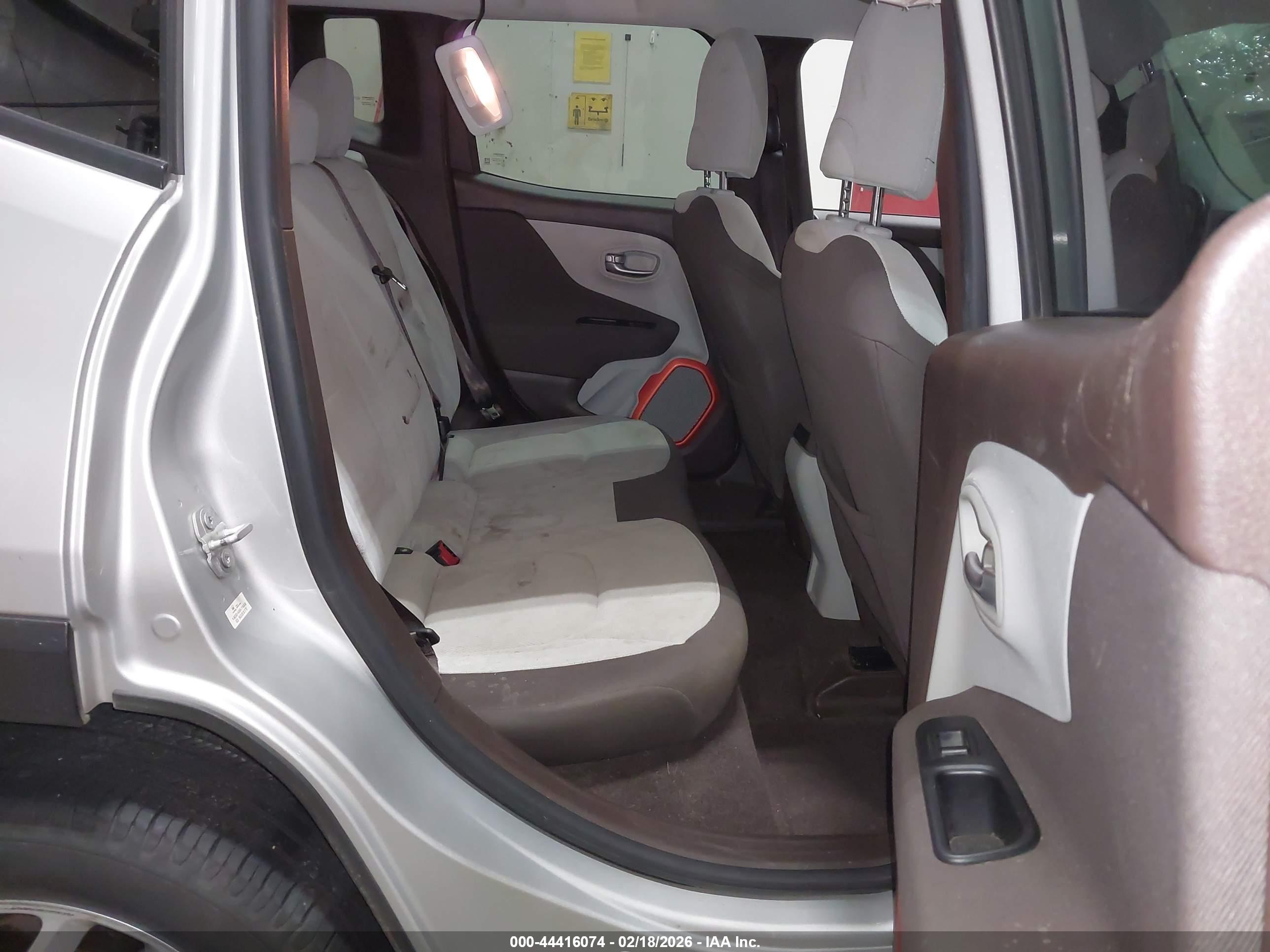 JEEP RENEGADE image 8