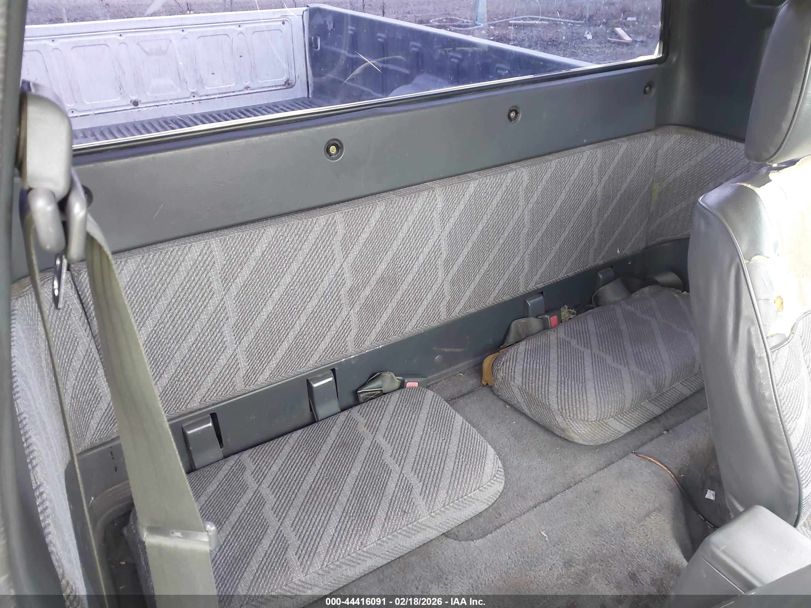 MAZDA B2600 image 8