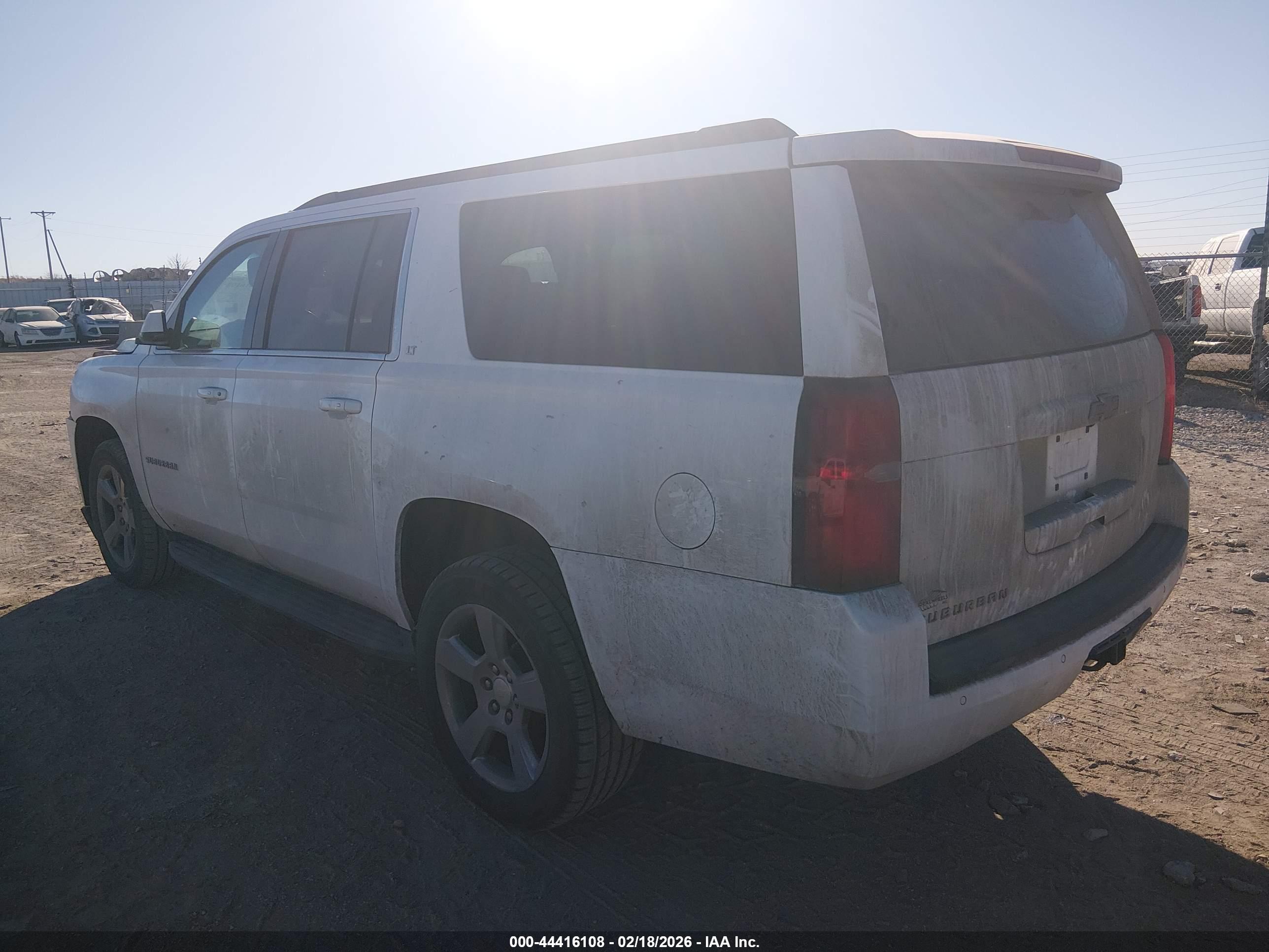 CHEVROLET SUBURBAN image 3