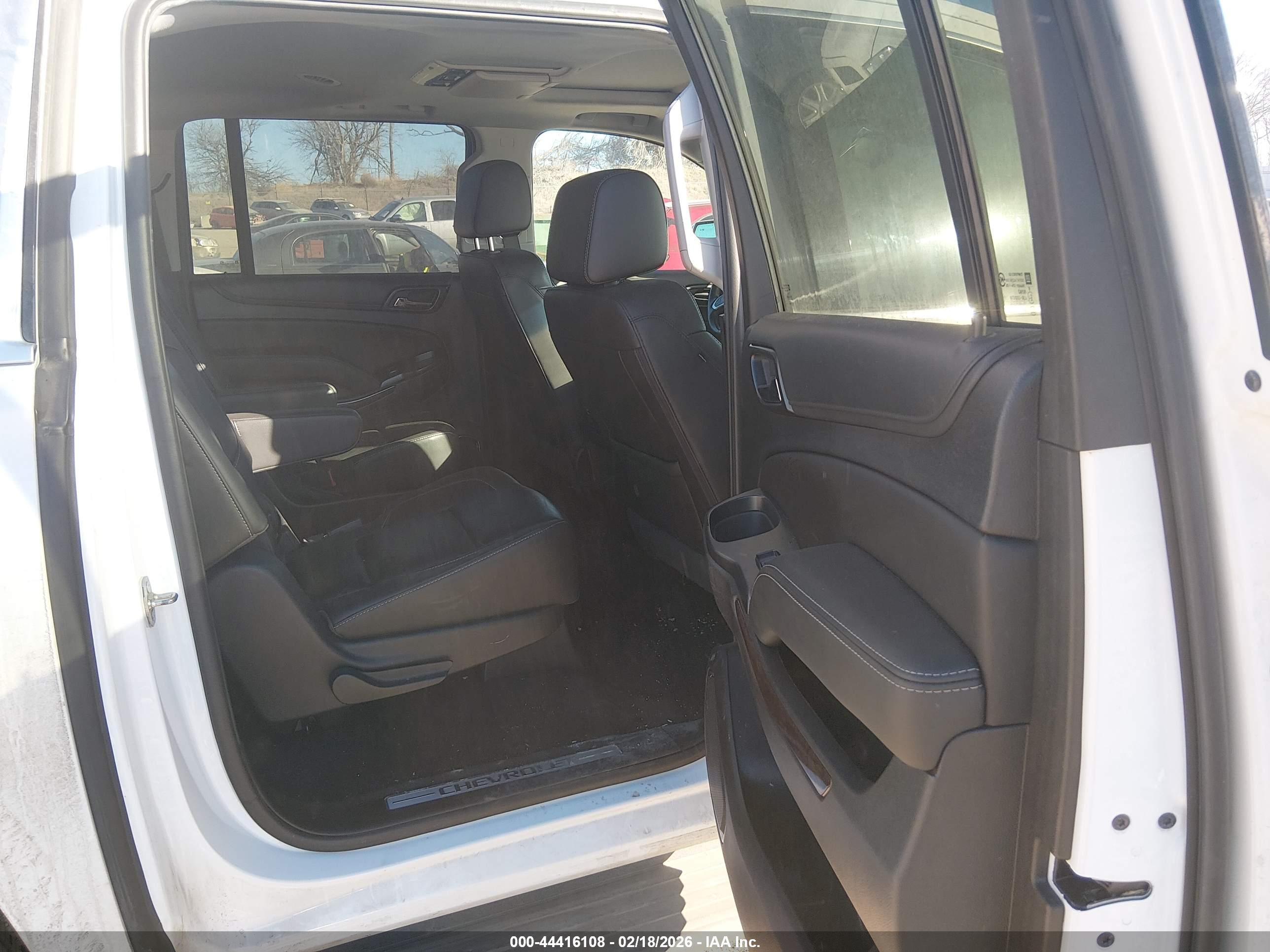 CHEVROLET SUBURBAN image 8