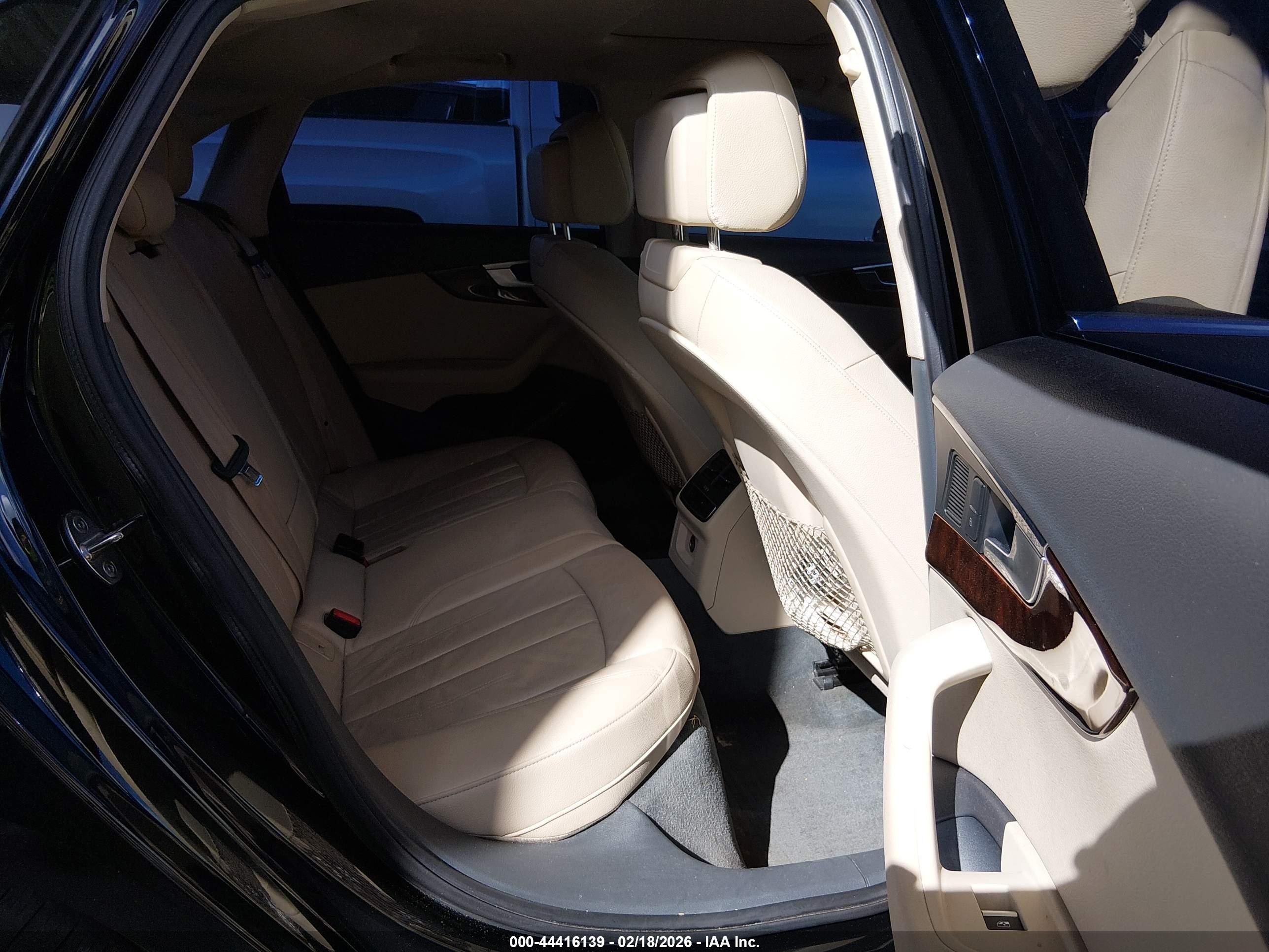 AUDI A4 image 8