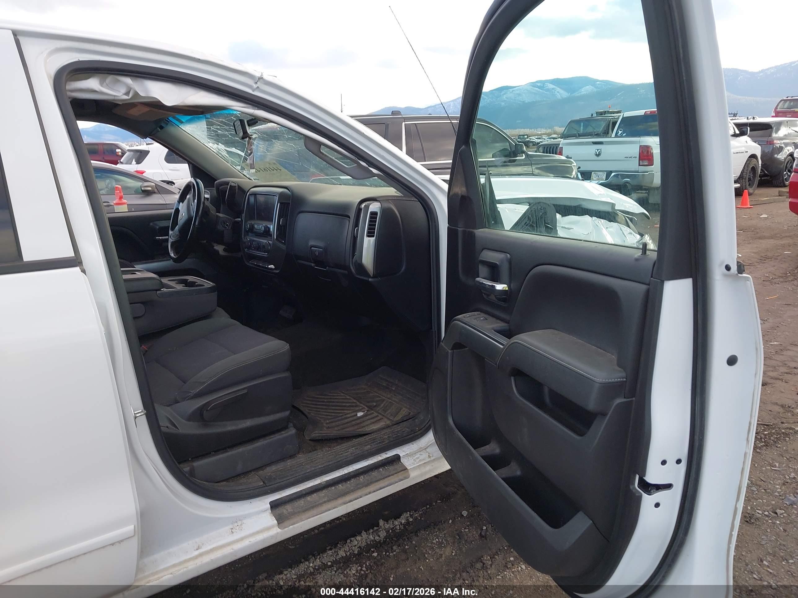 CHEVROLET SILVERADO image 5