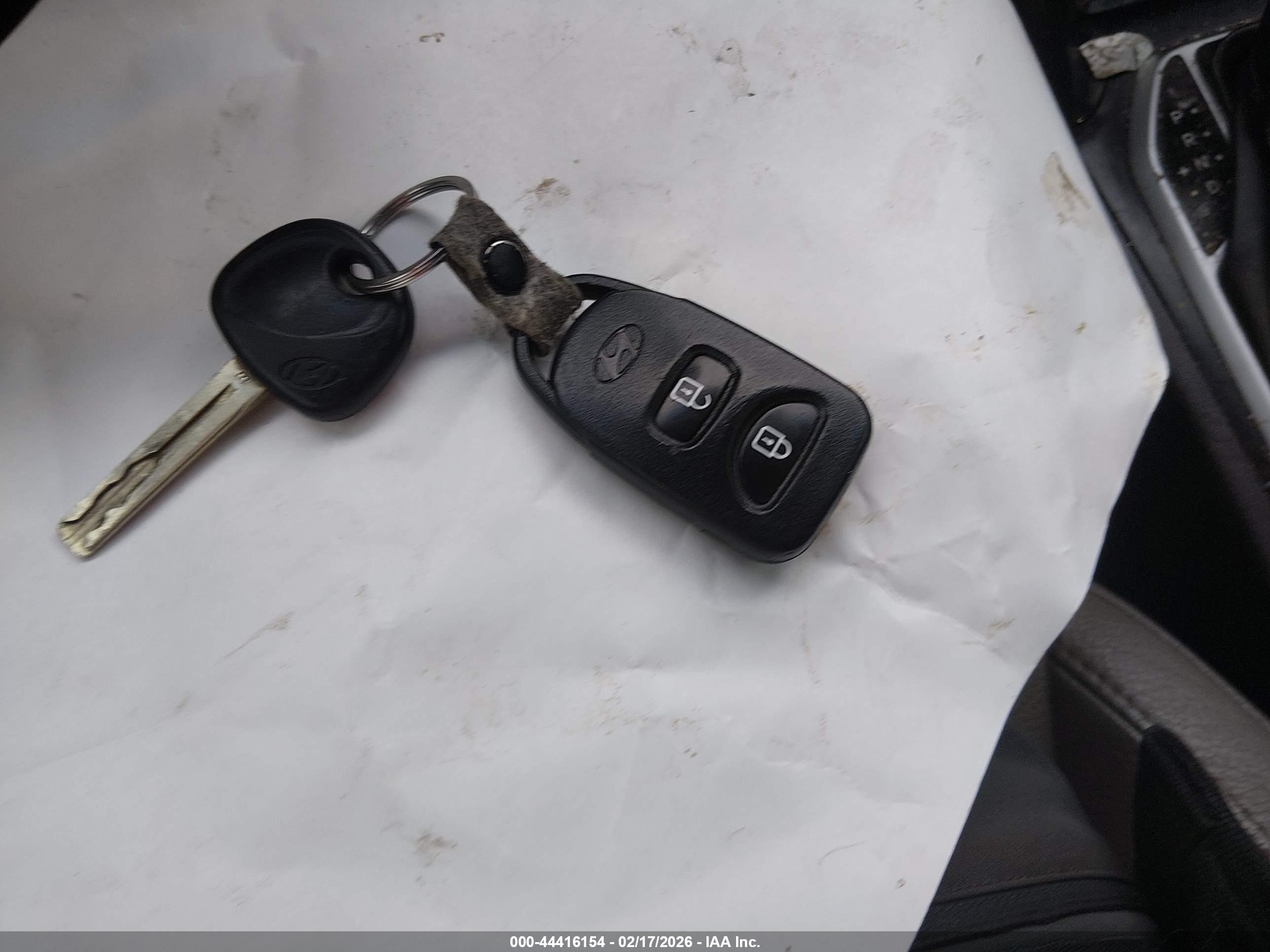 HYUNDAI TUCSON image 11