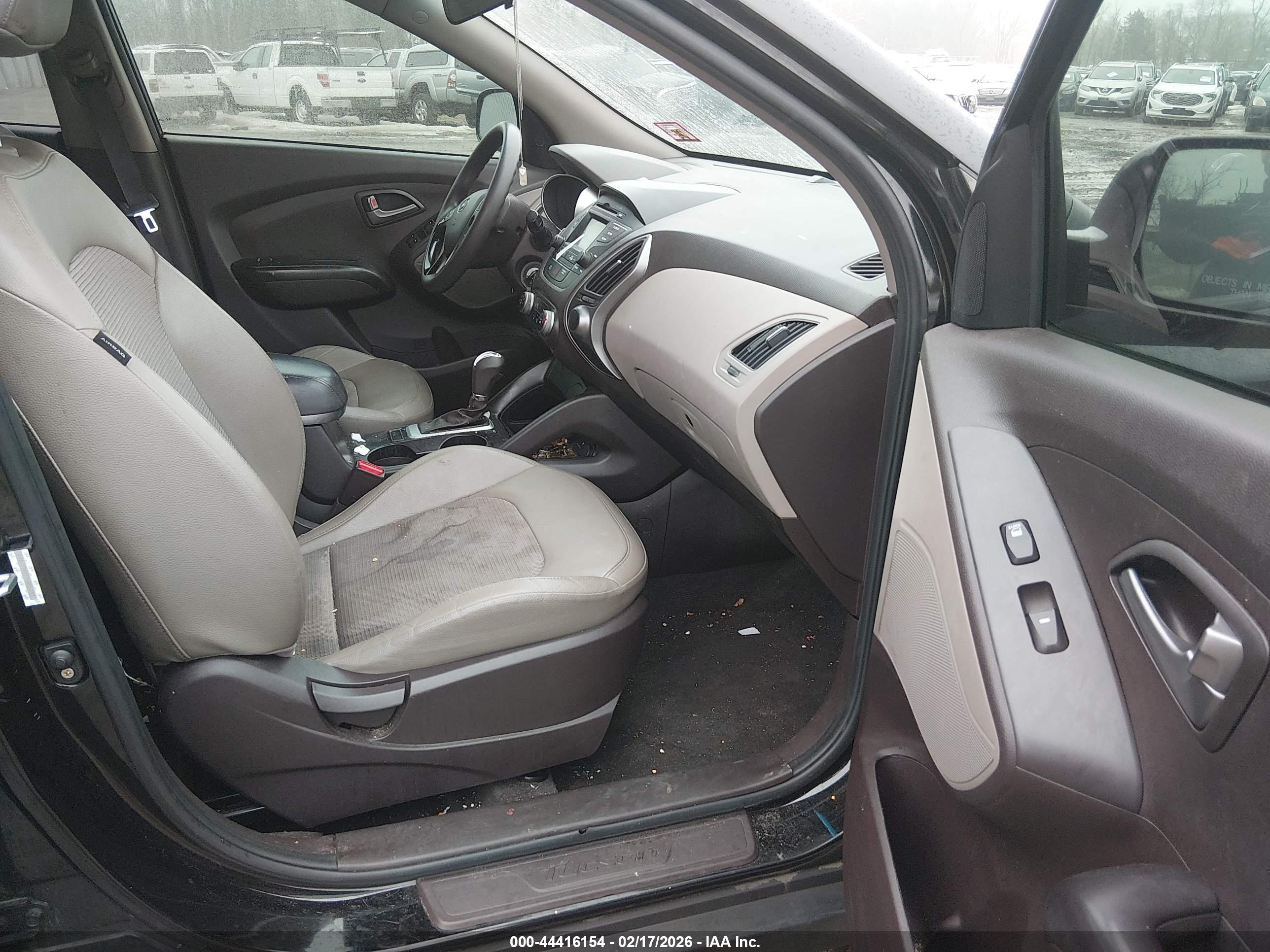 HYUNDAI TUCSON image 5