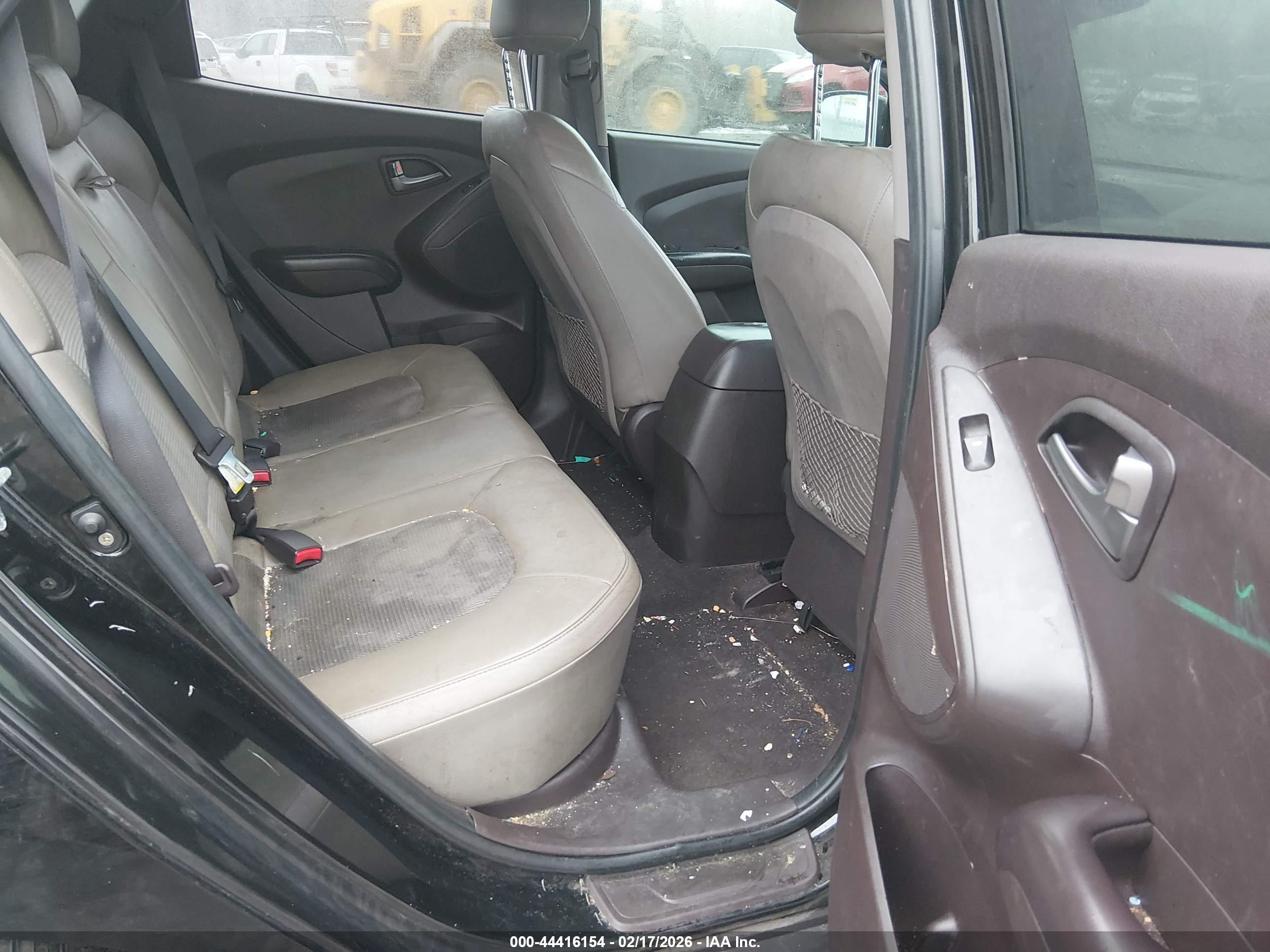 HYUNDAI TUCSON image 8