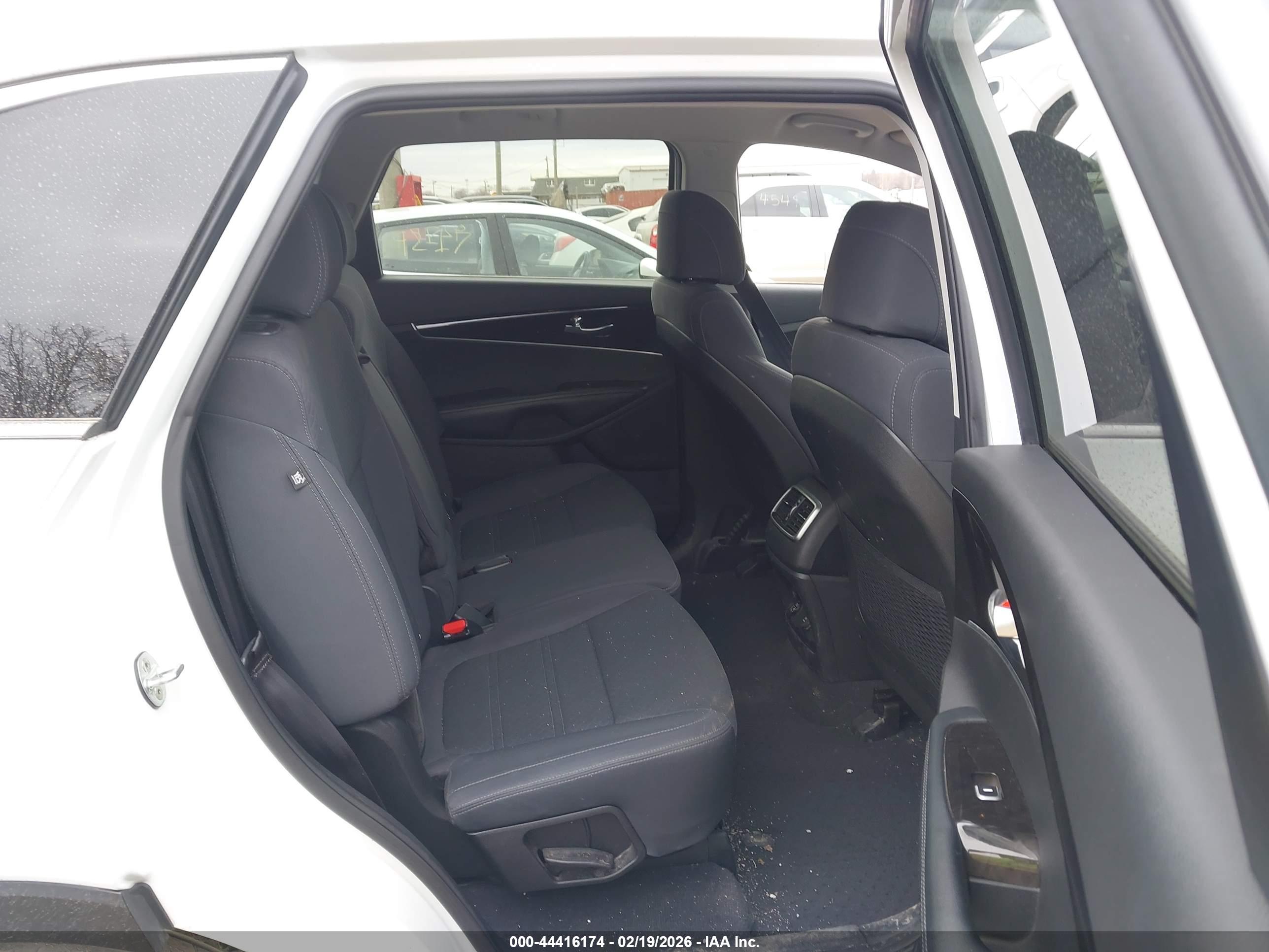 KIA SORENTO image 8