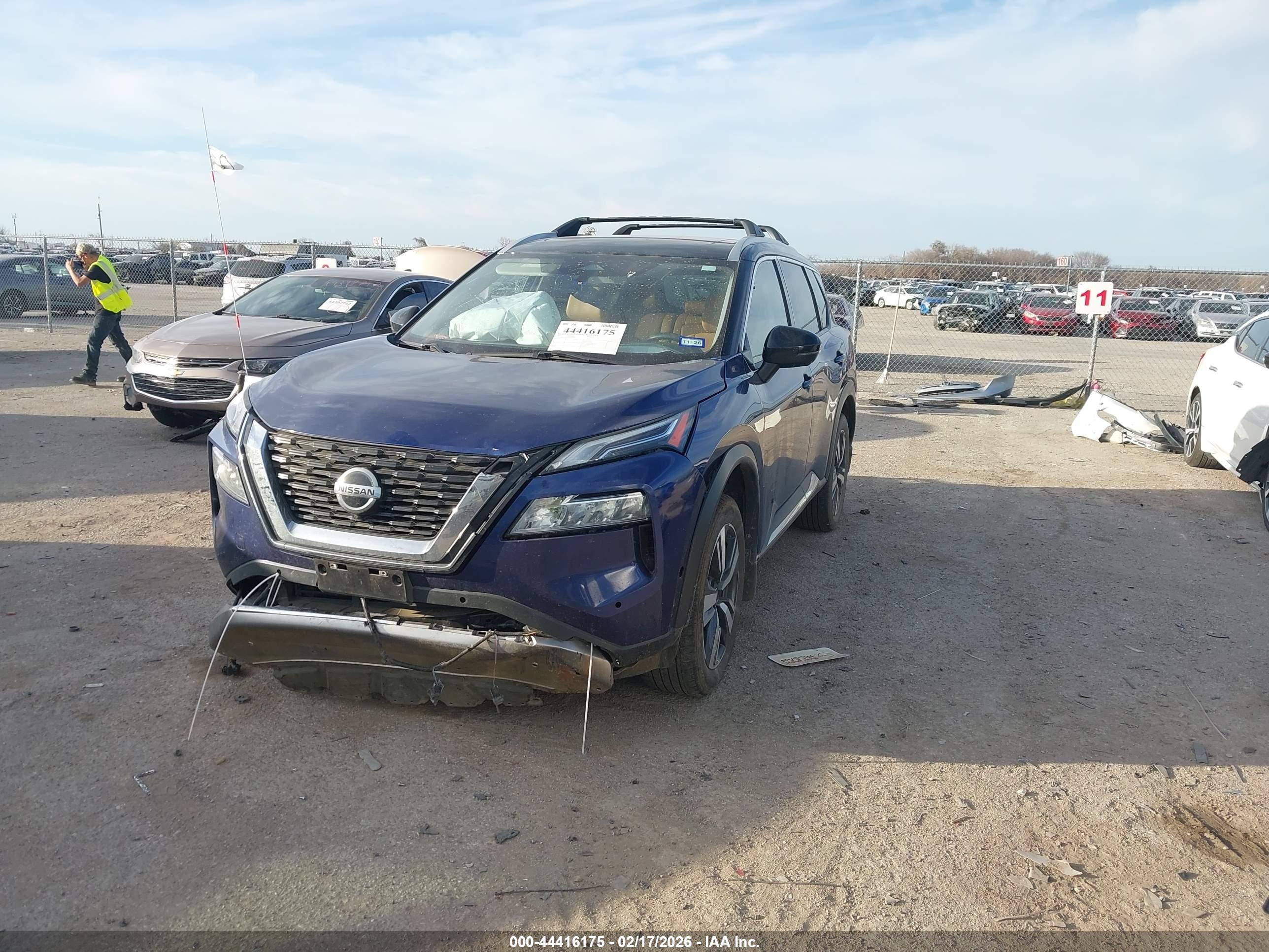 NISSAN ROGUE image 2