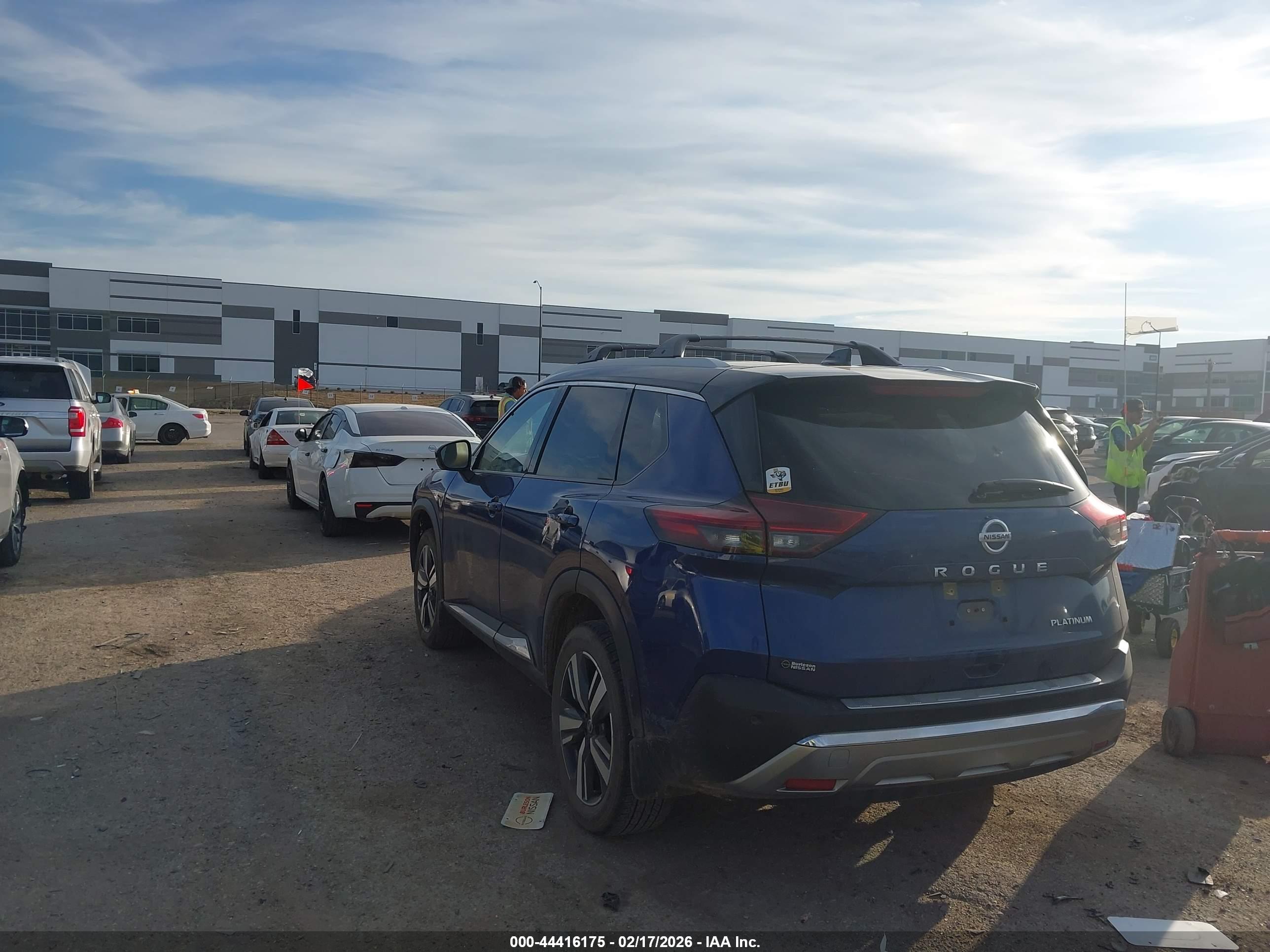 NISSAN ROGUE image 3