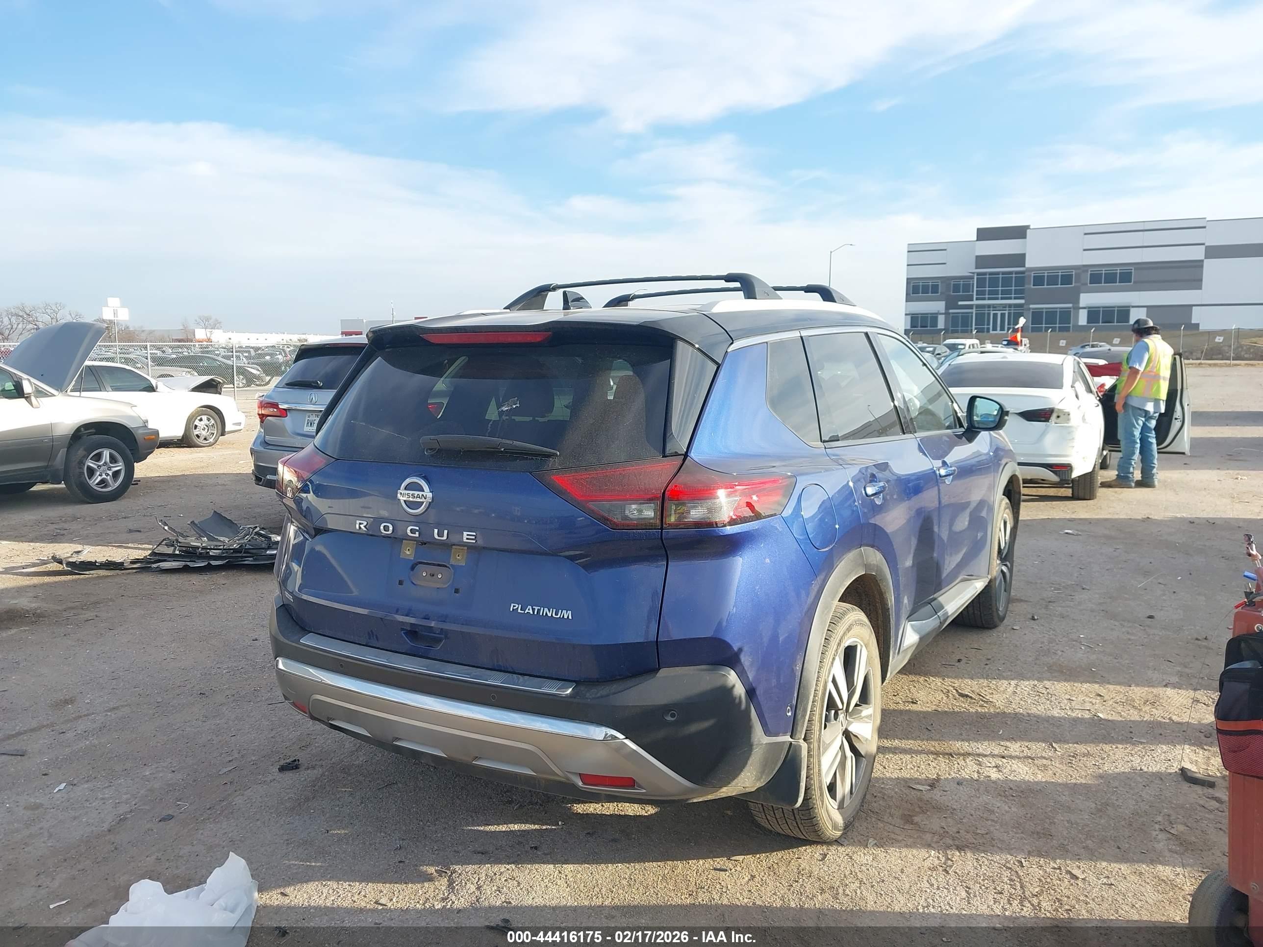 NISSAN ROGUE image 4