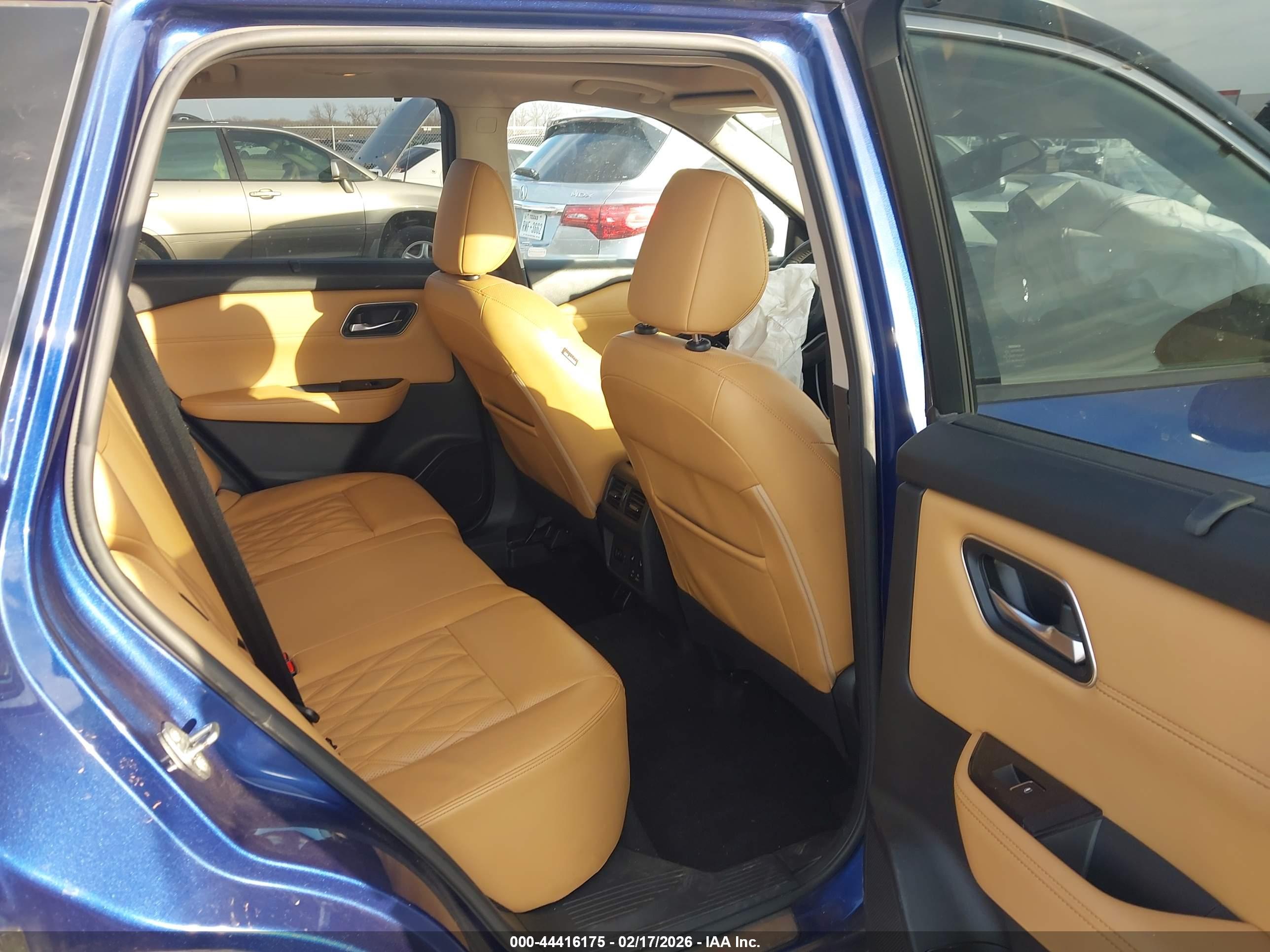 NISSAN ROGUE image 8
