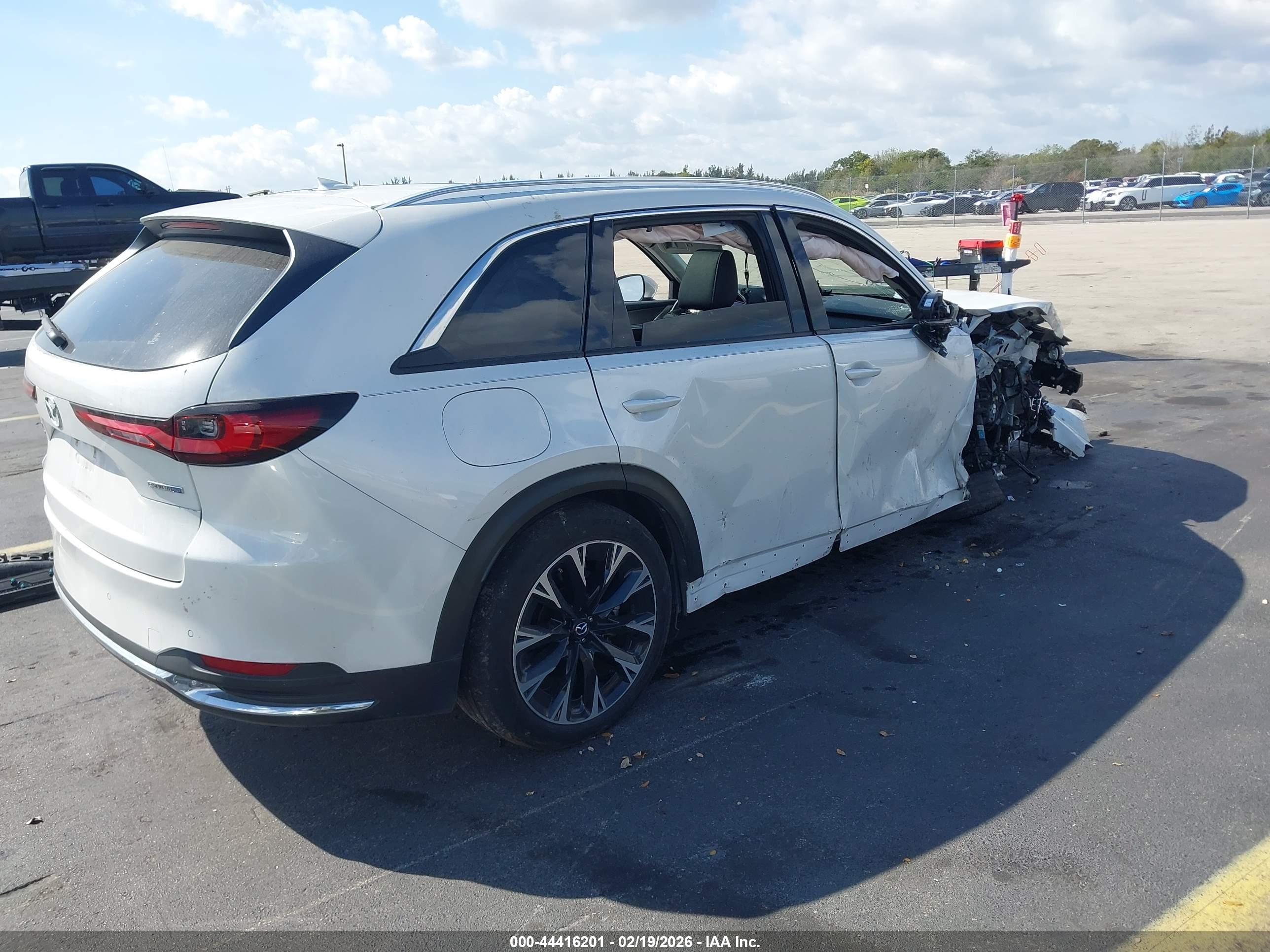 MAZDA CX-90 image 4