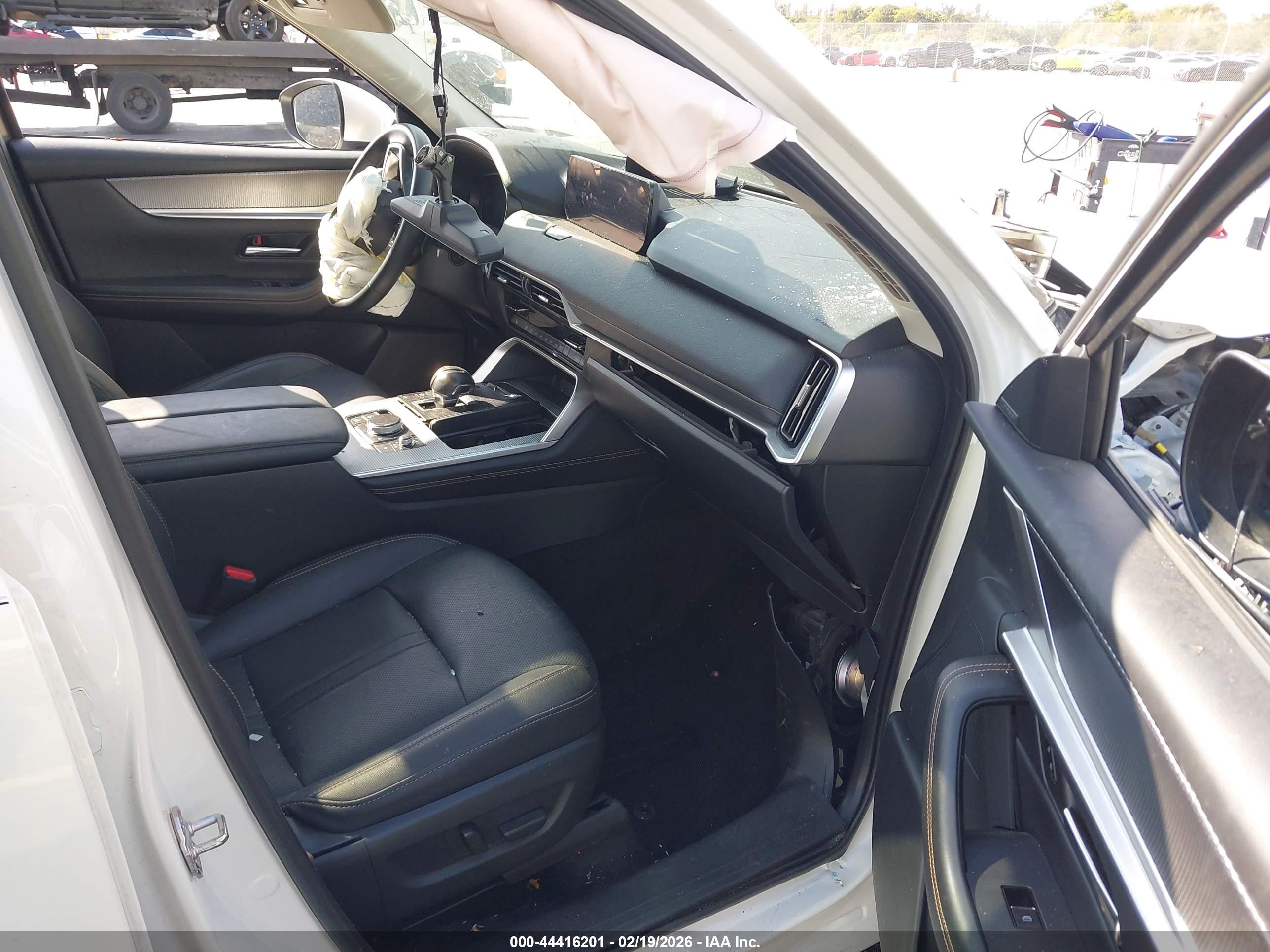 MAZDA CX-90 image 5