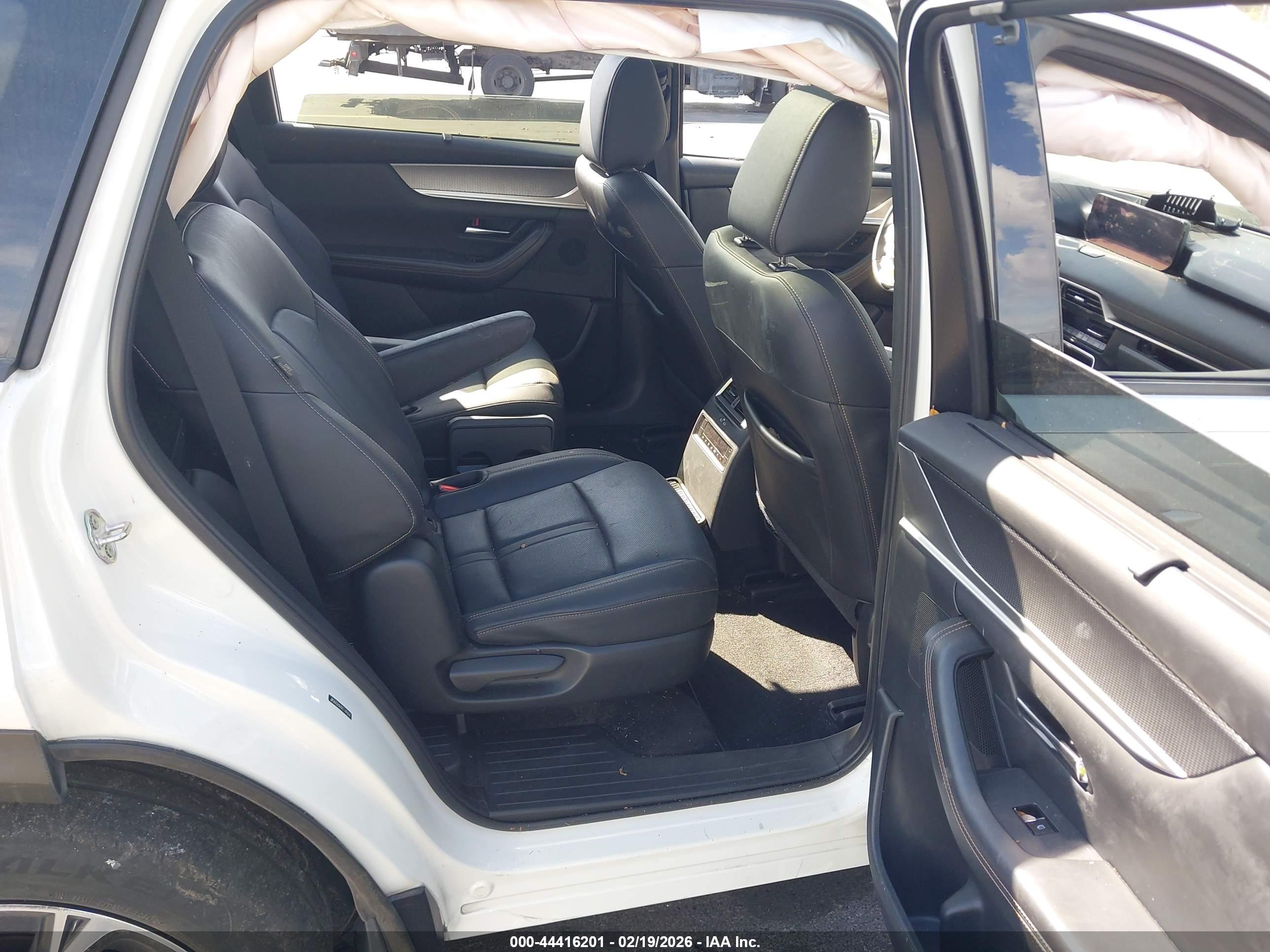 MAZDA CX-90 image 8