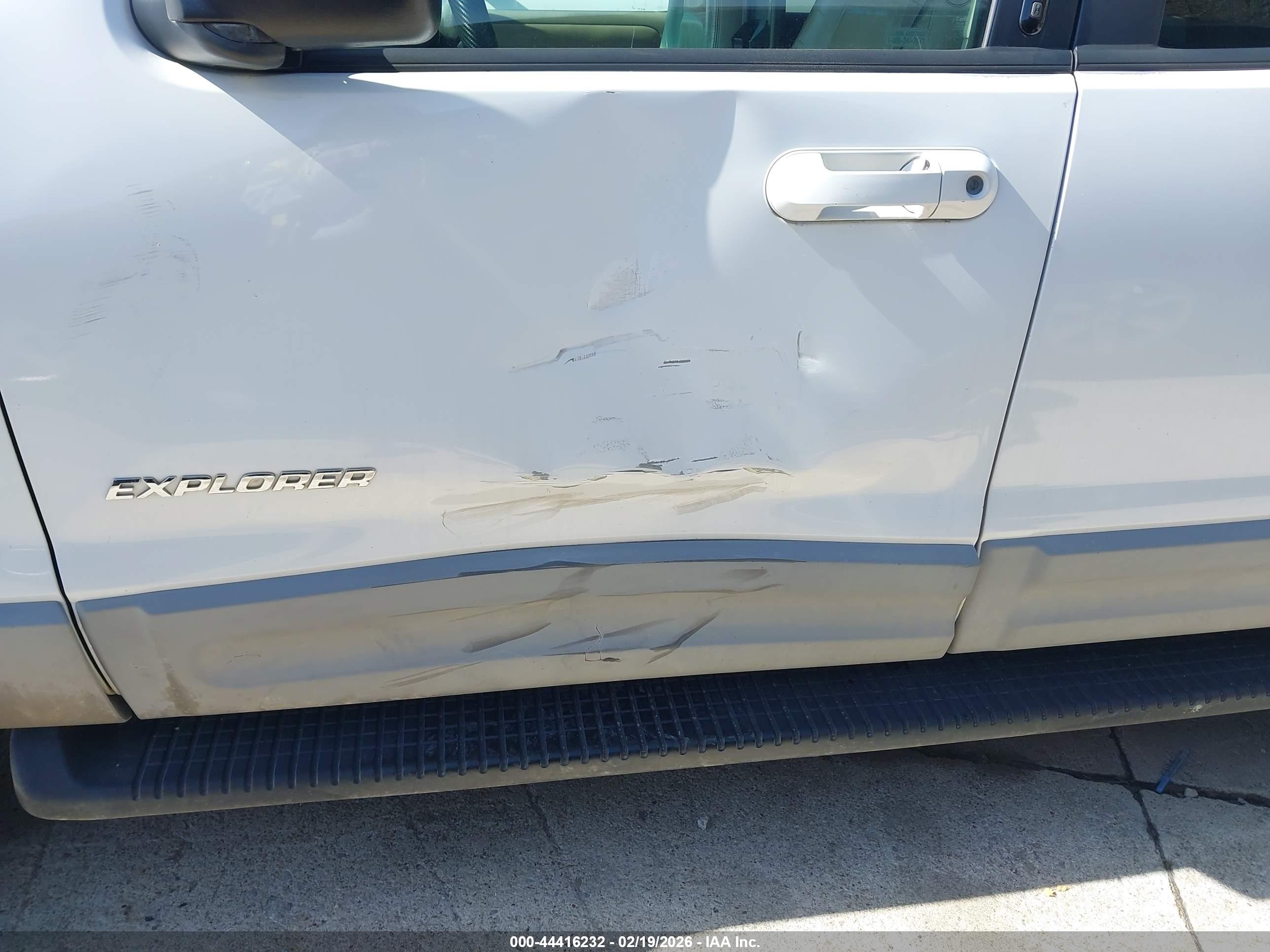 FORD EXPLORER image 6