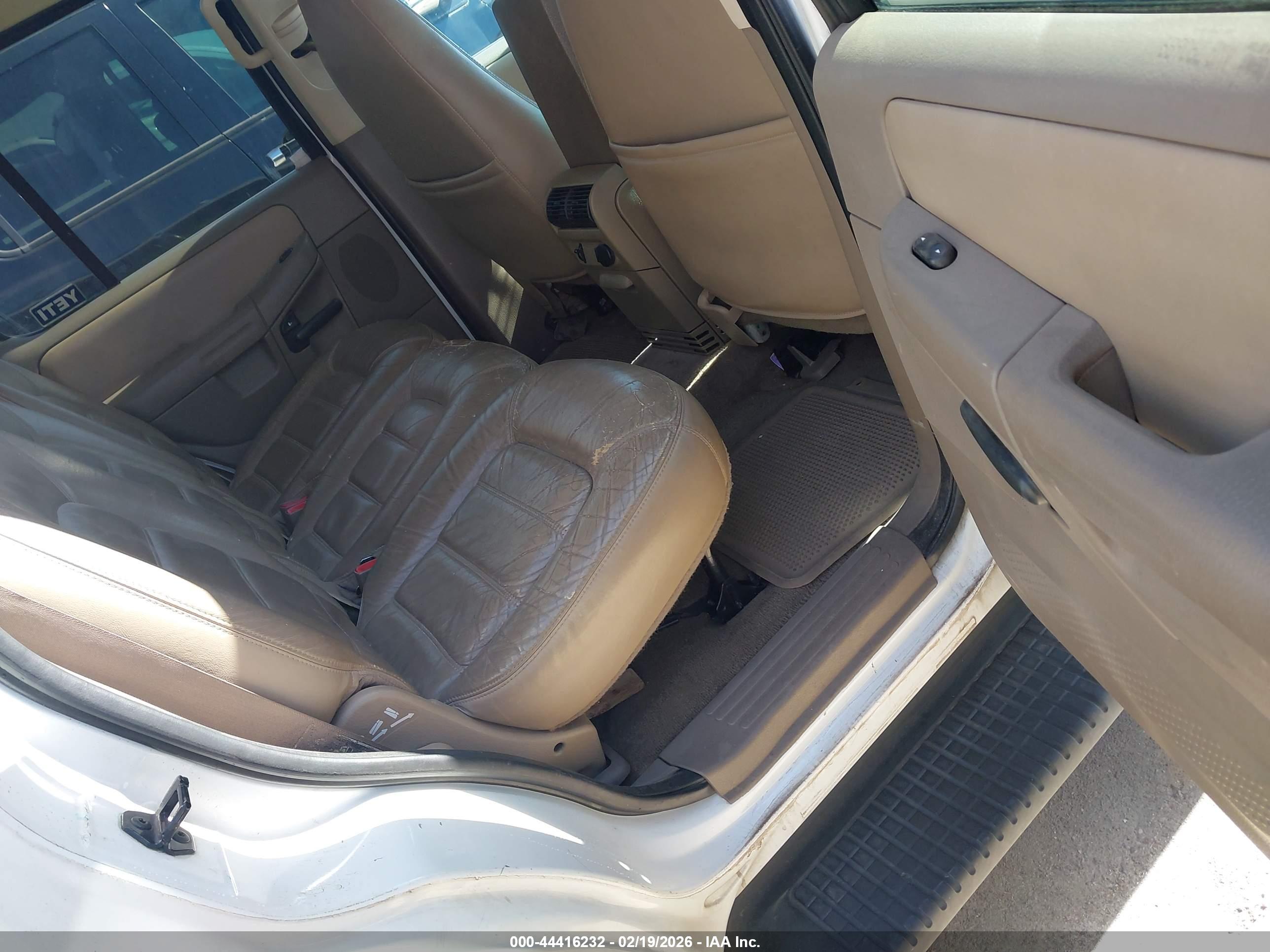 FORD EXPLORER image 8