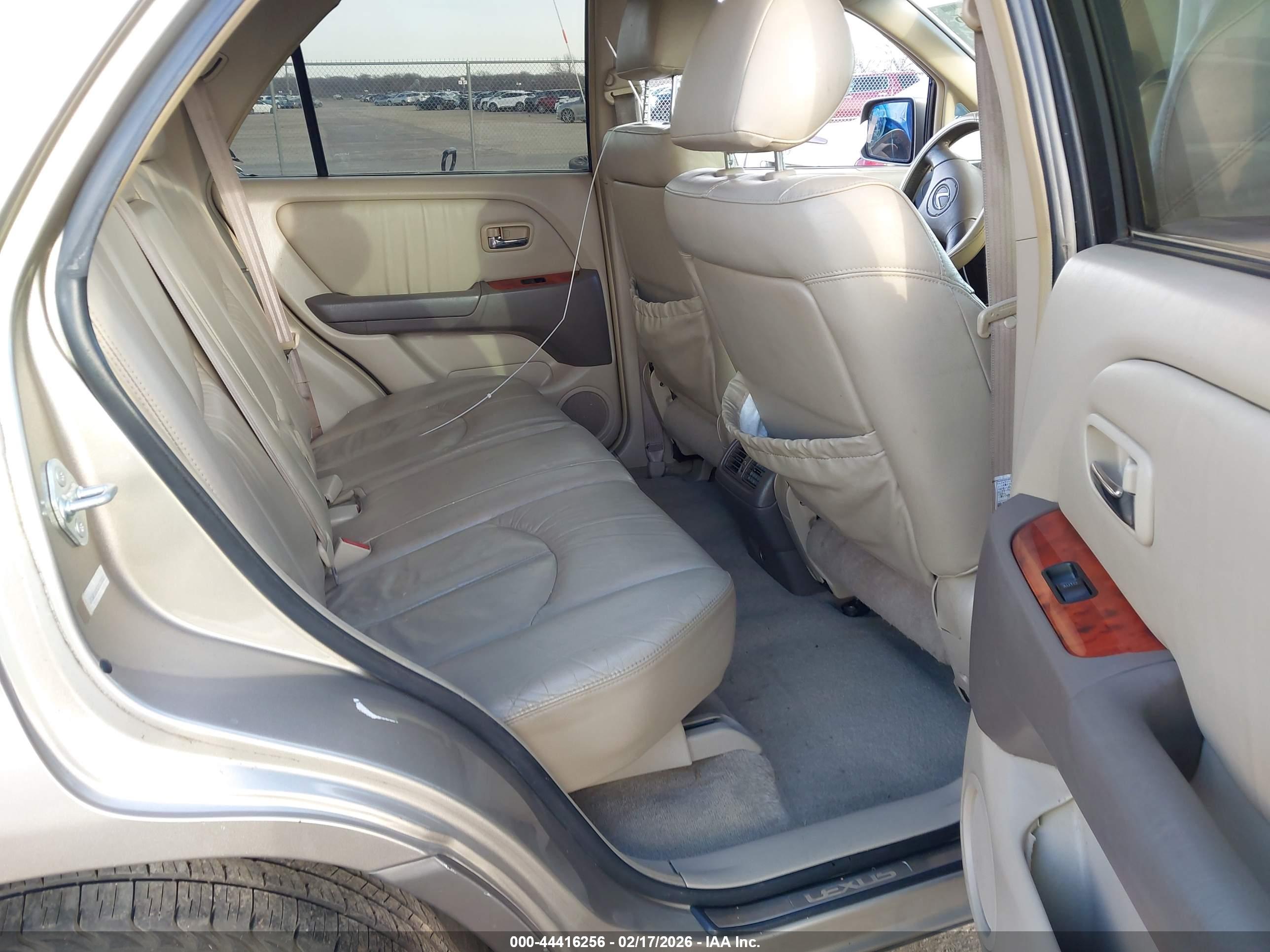 LEXUS RX image 8