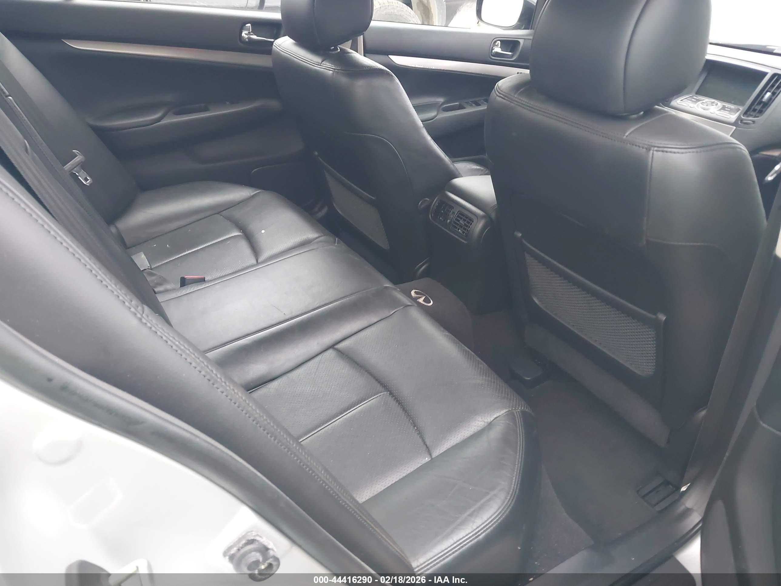 INFINITI G37 image 8