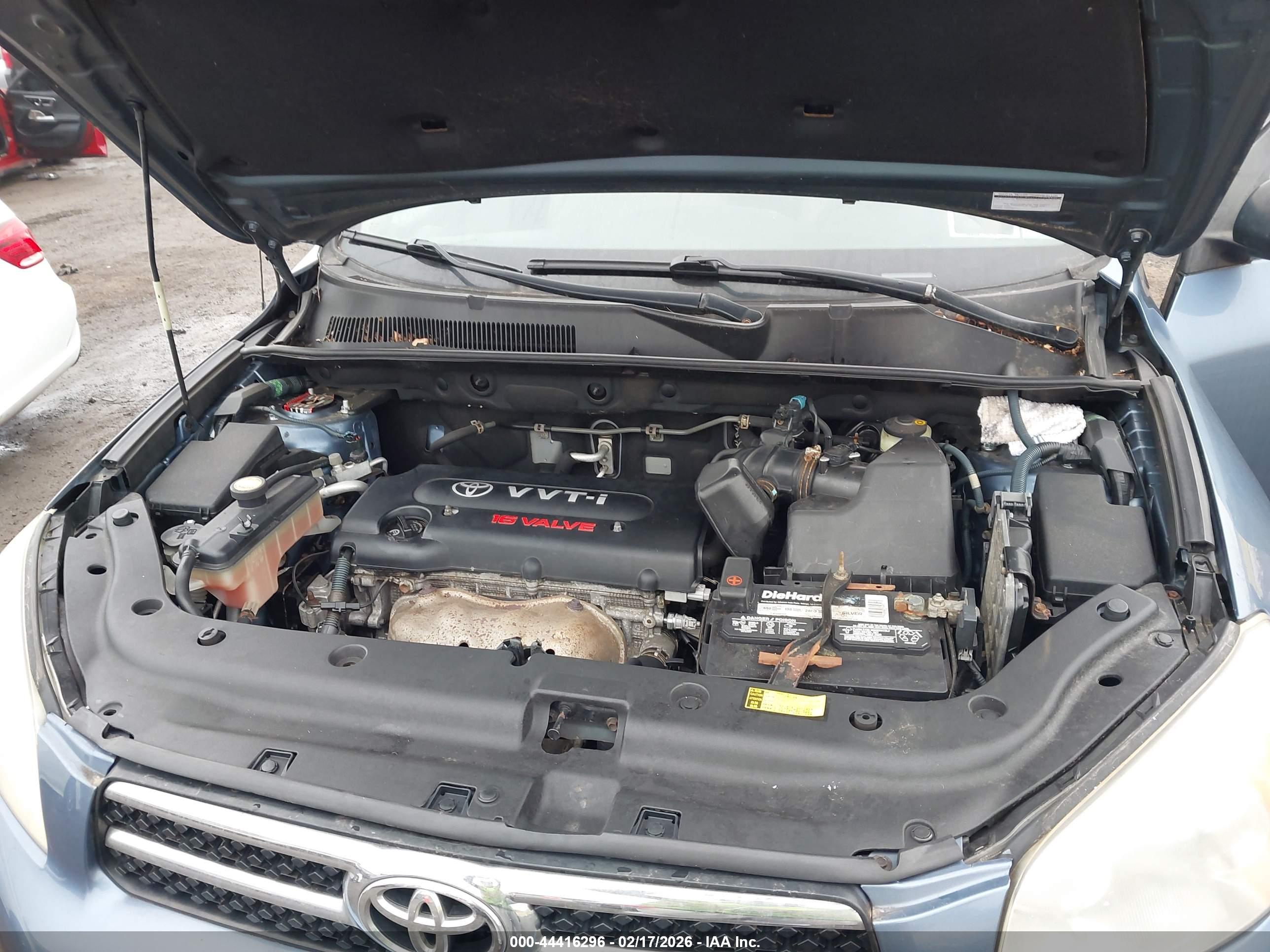 TOYOTA RAV4 image 10