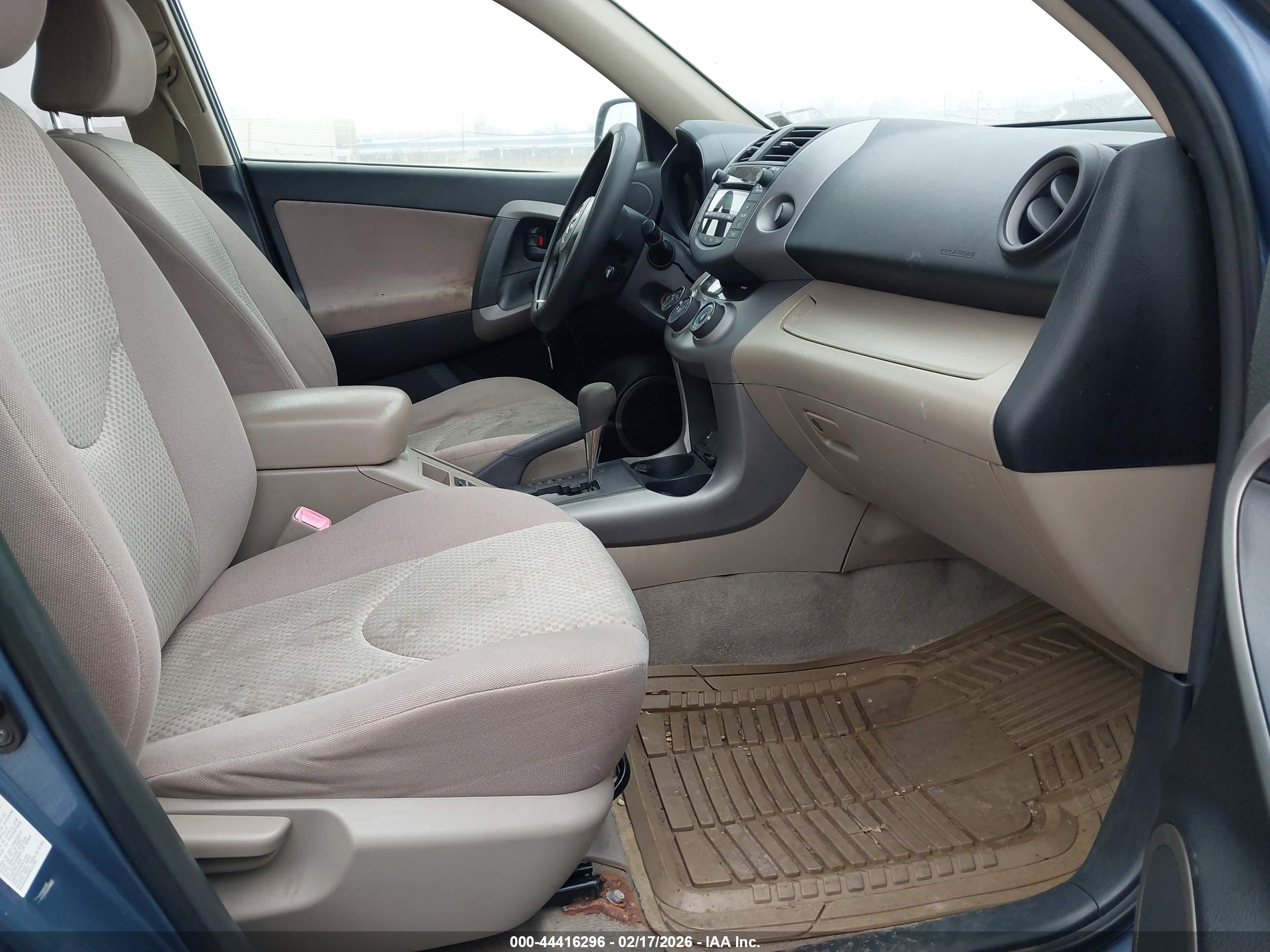 TOYOTA RAV4 image 5