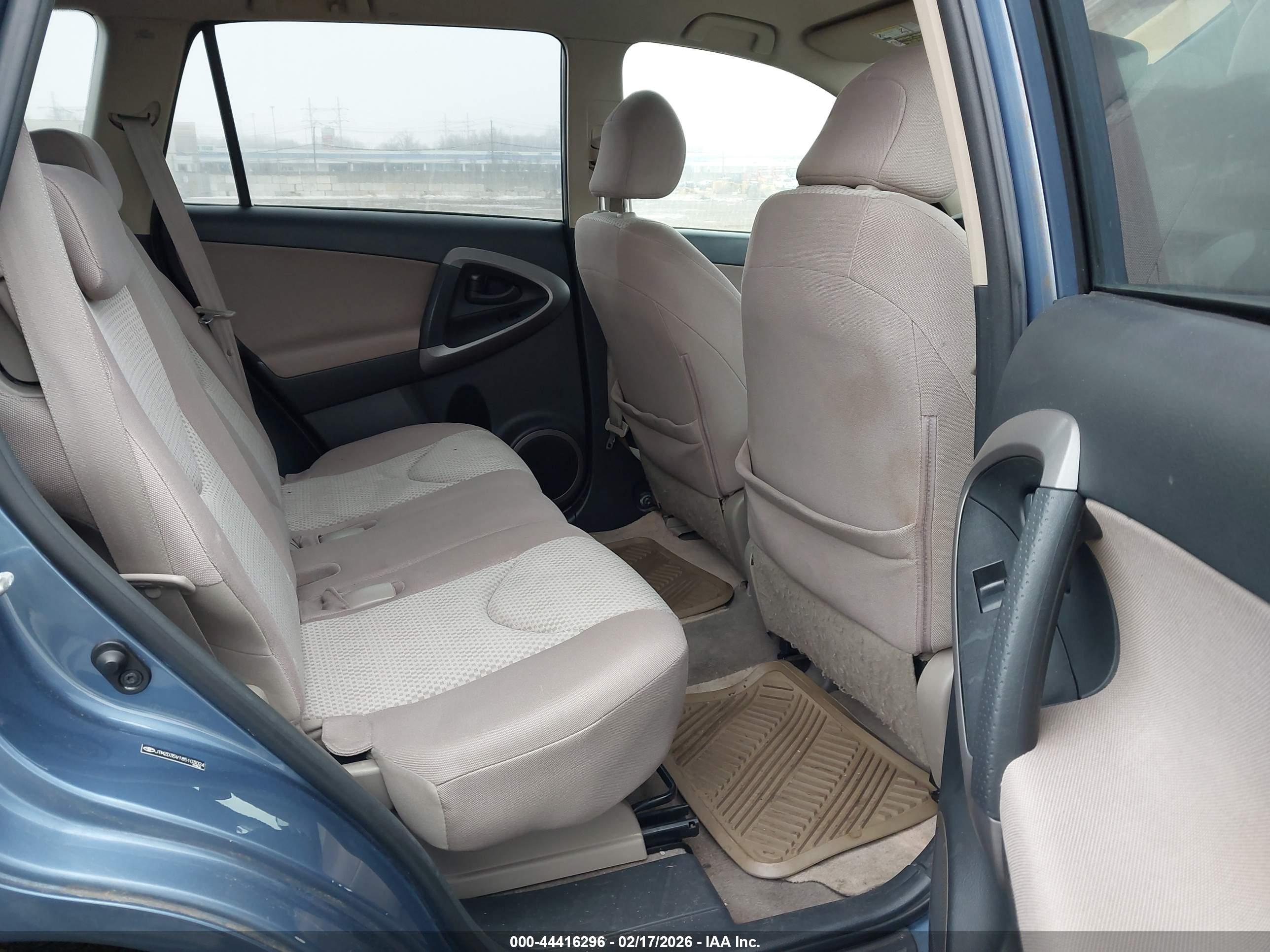 TOYOTA RAV4 image 8