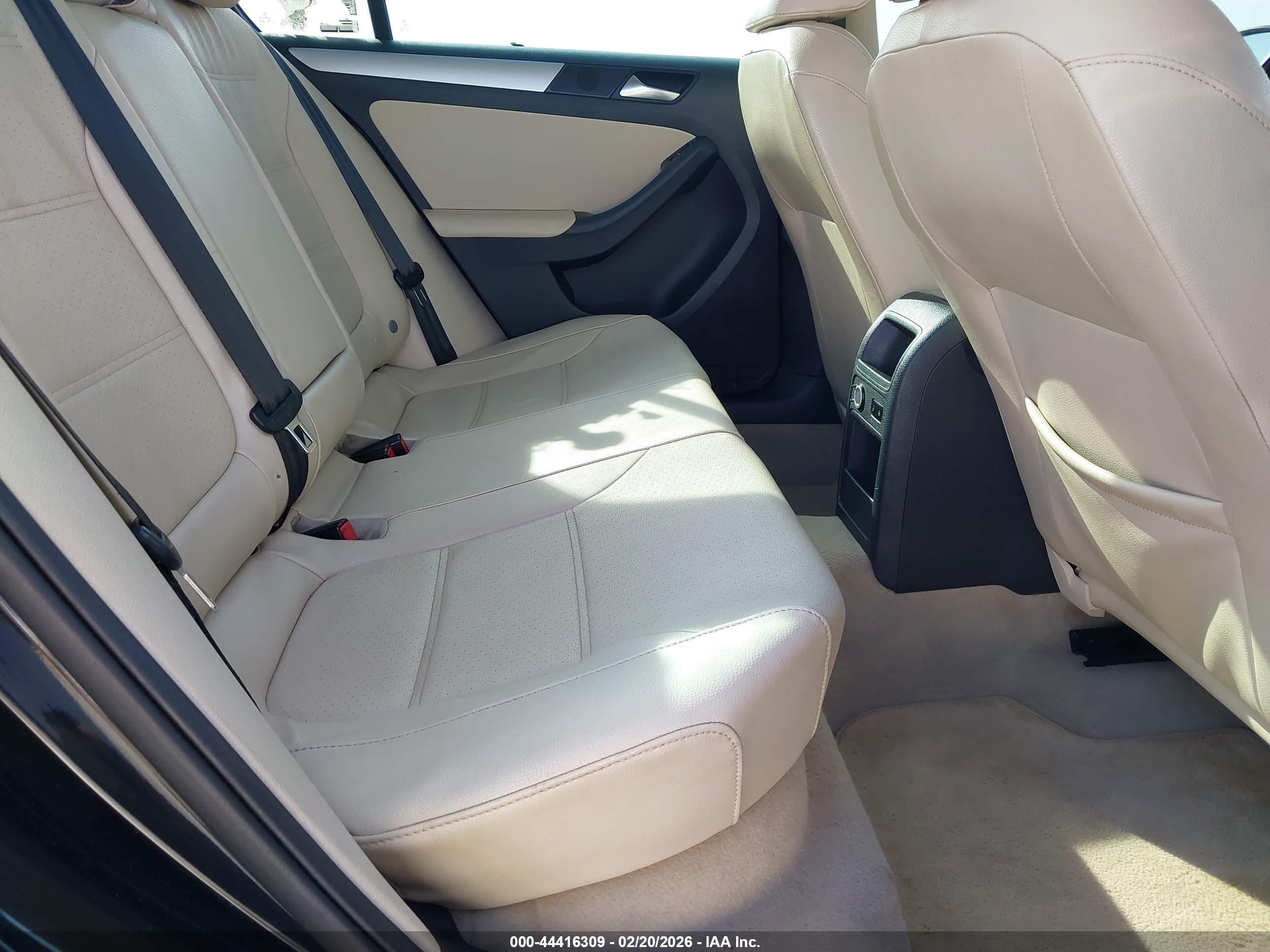 VOLKSWAGEN JETTA image 8