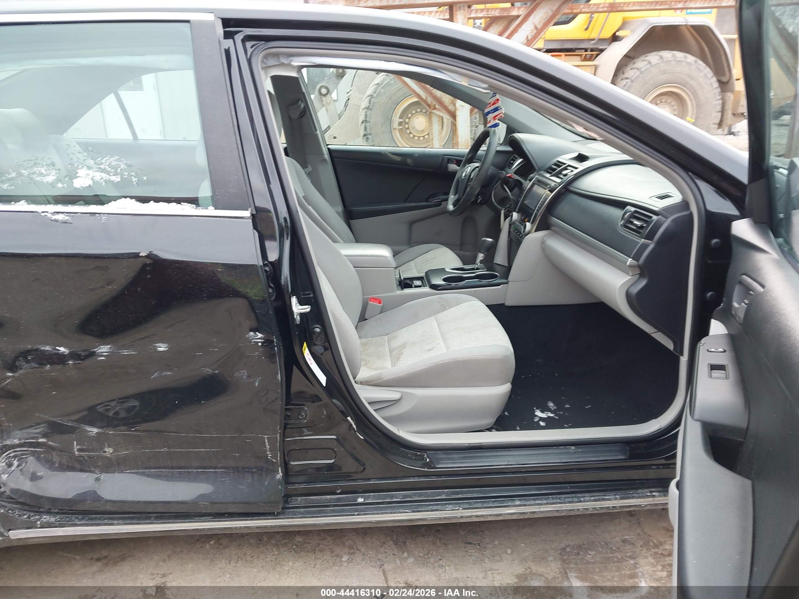 TOYOTA CAMRY image 5