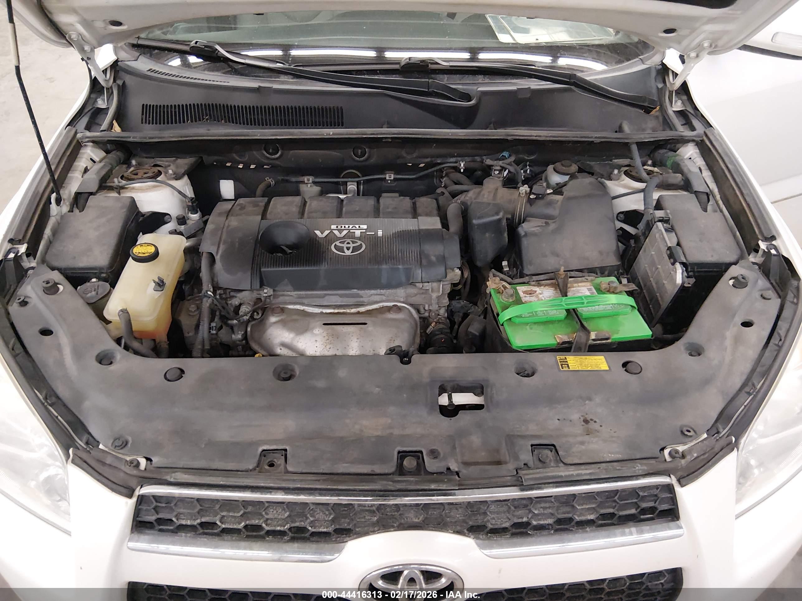 TOYOTA RAV4 image 10