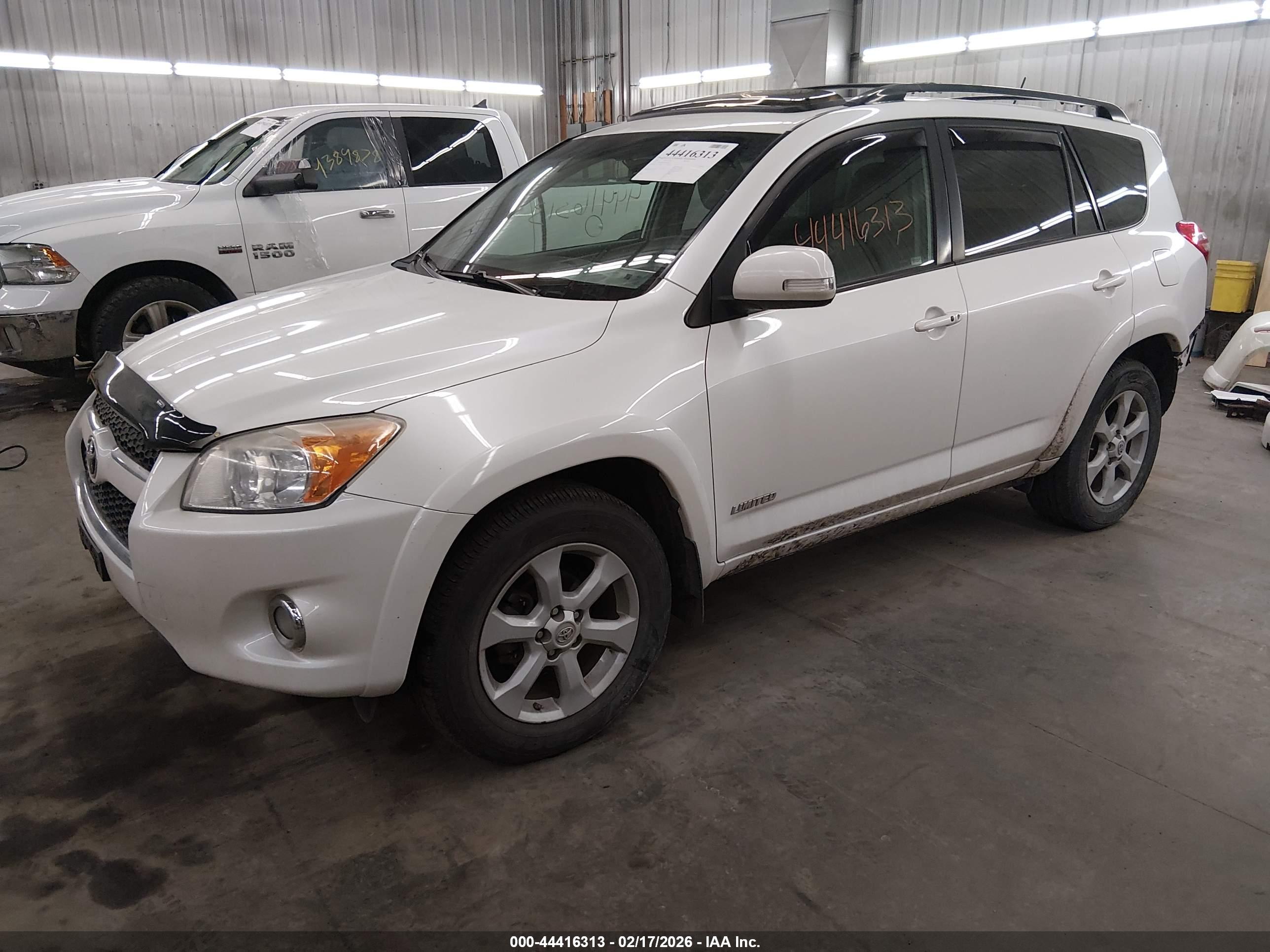 TOYOTA RAV4 image 2