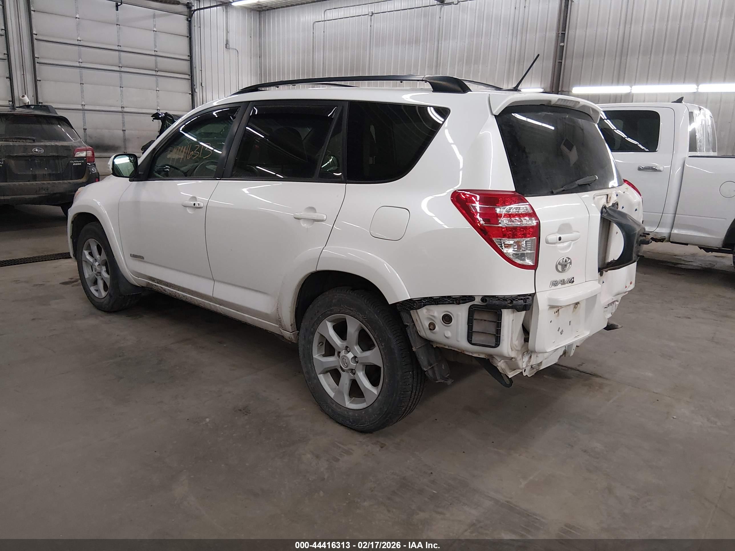 TOYOTA RAV4 image 3