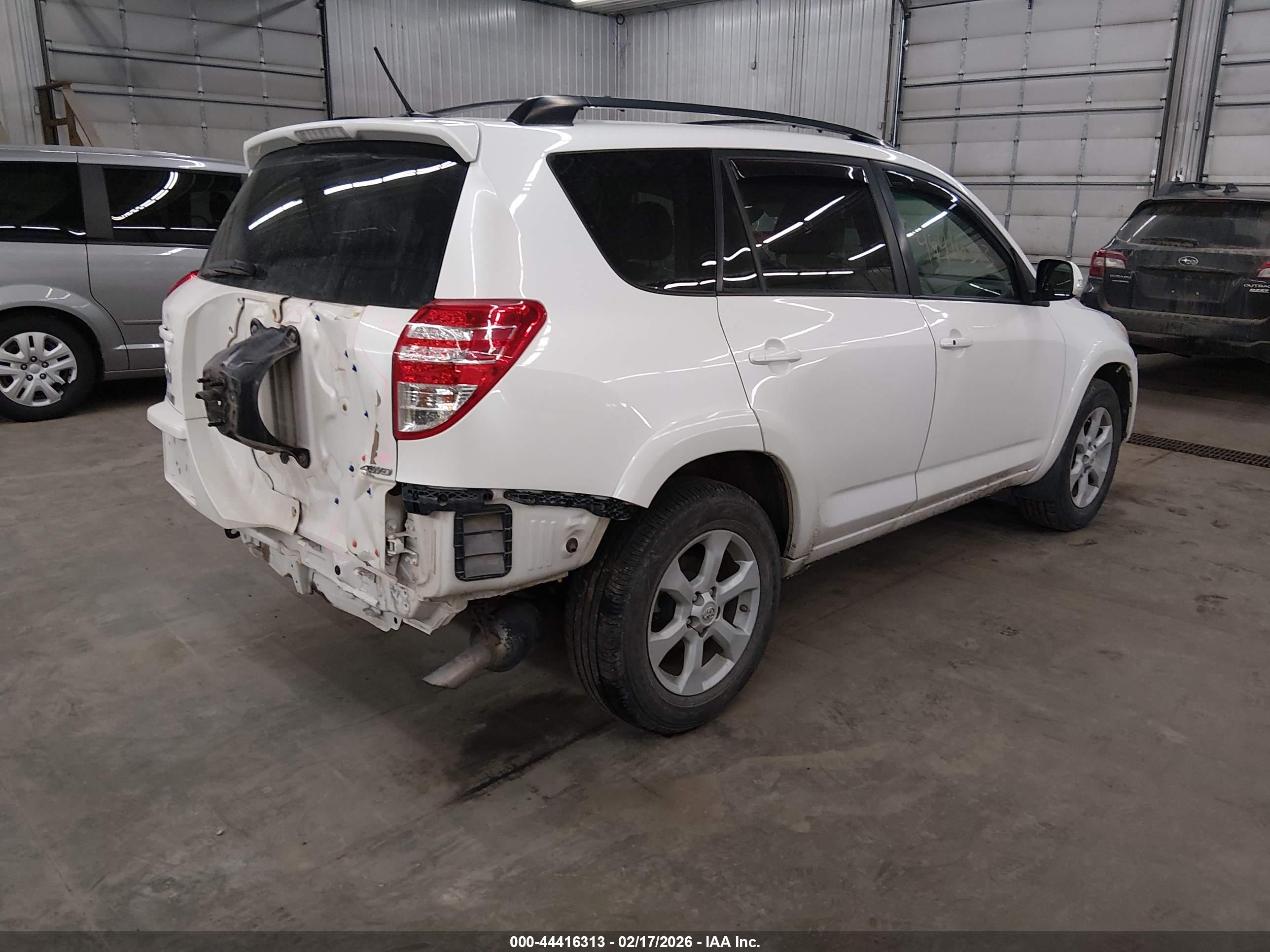 TOYOTA RAV4 image 4