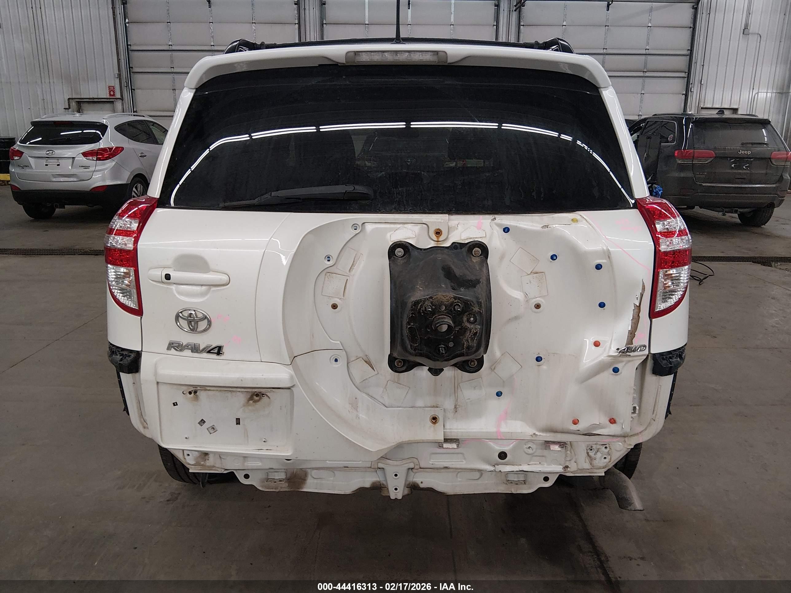 TOYOTA RAV4 image 6
