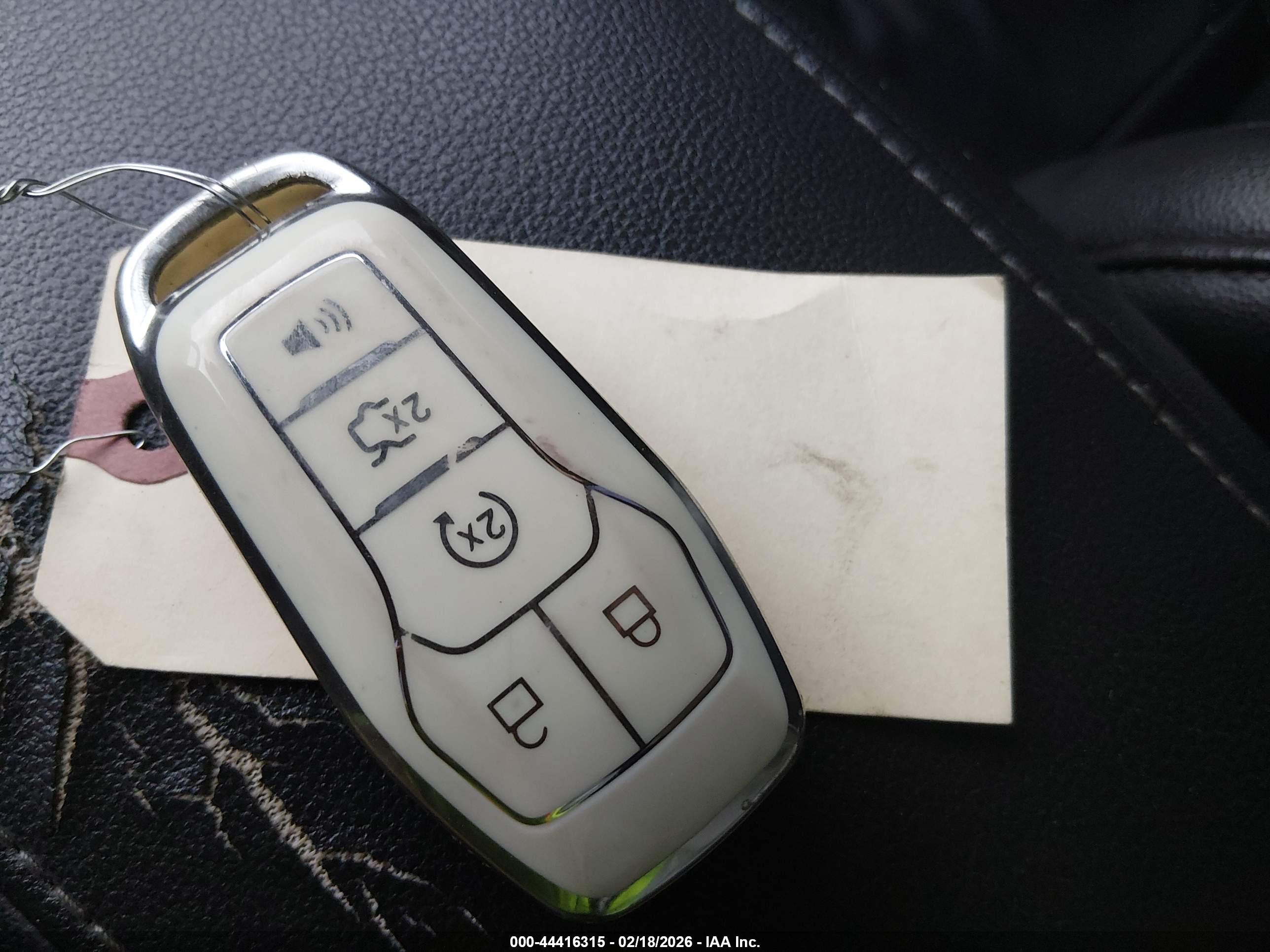 FORD FUSION image 11