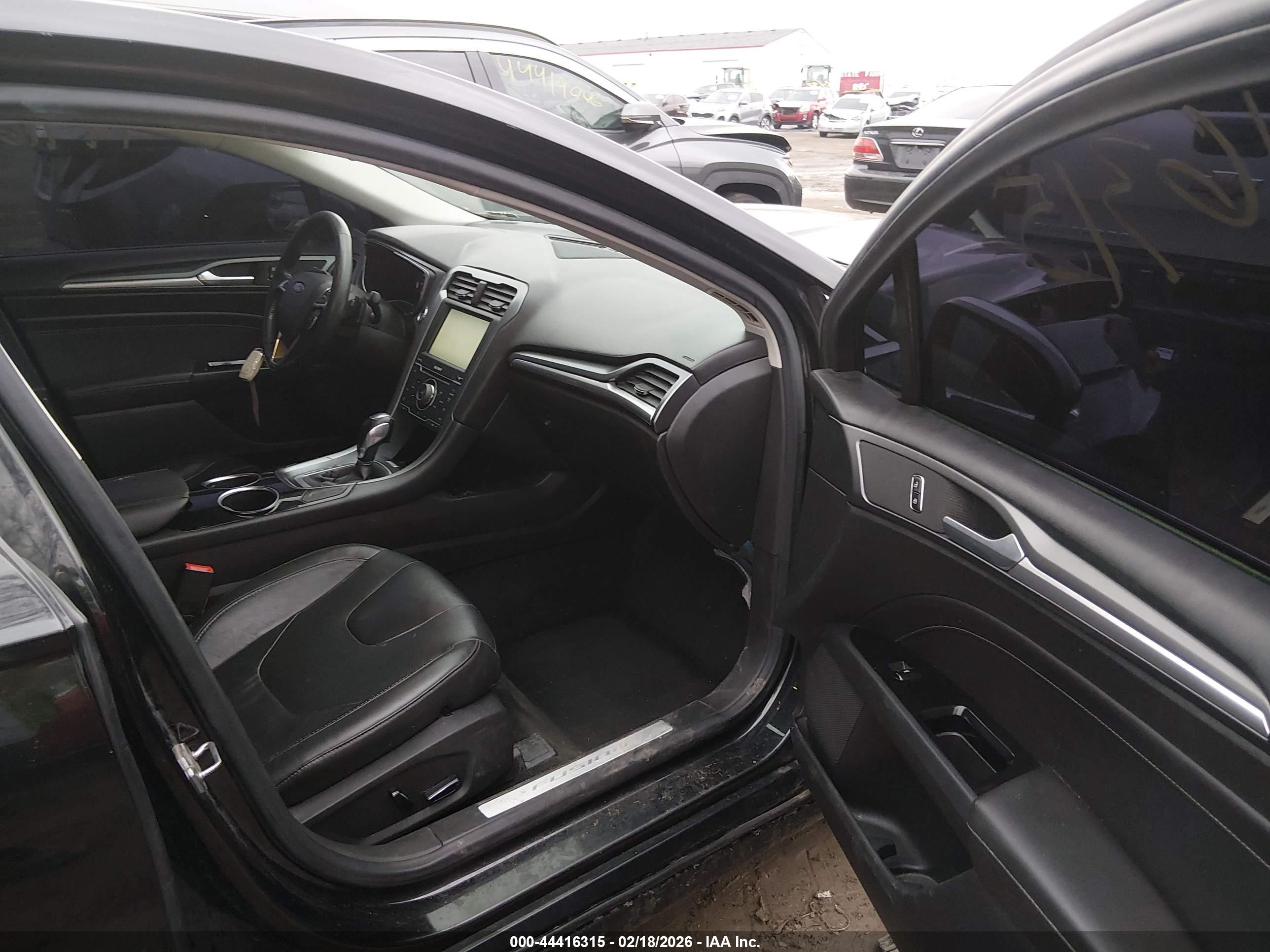 FORD FUSION image 5
